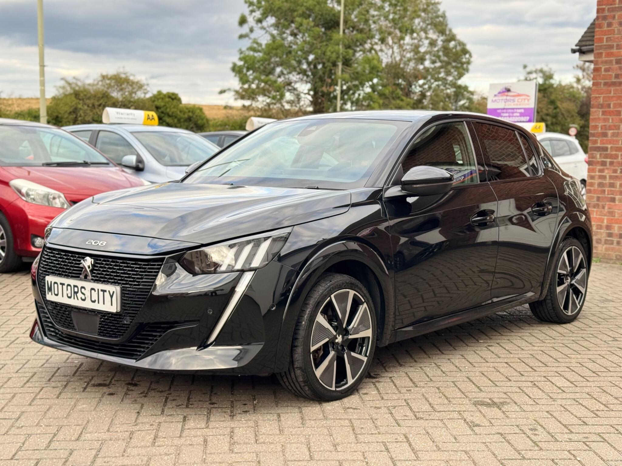 Peugeot e-208 view 4