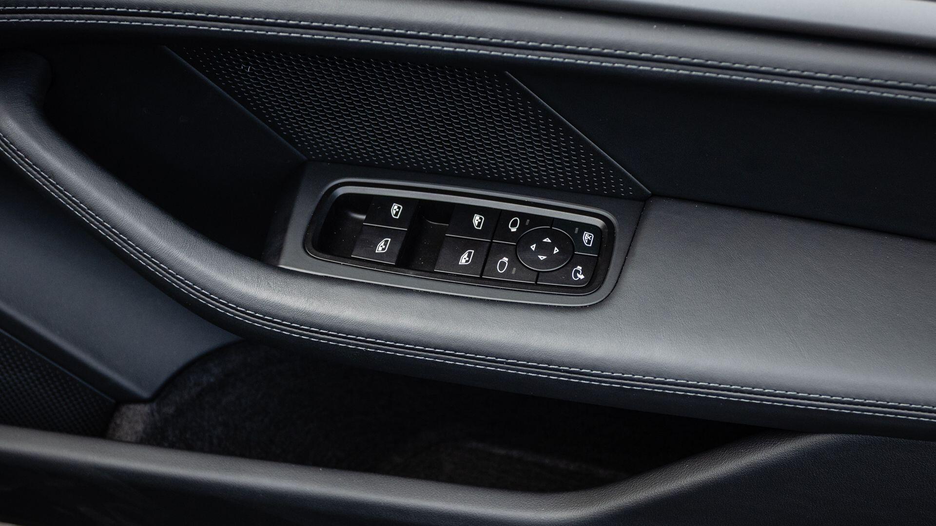 Porsche Taycan view 14