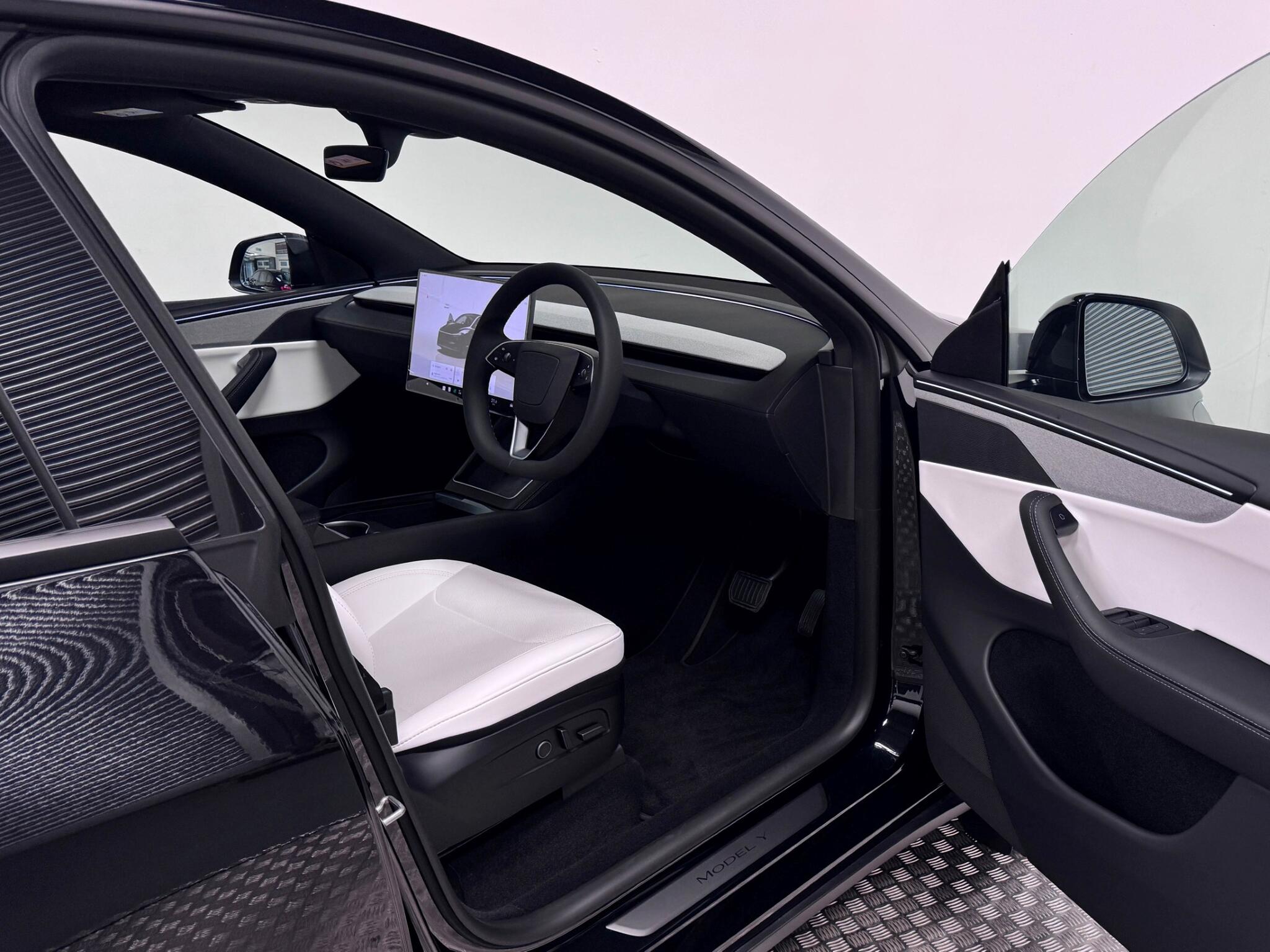 Tesla Model Y view 38