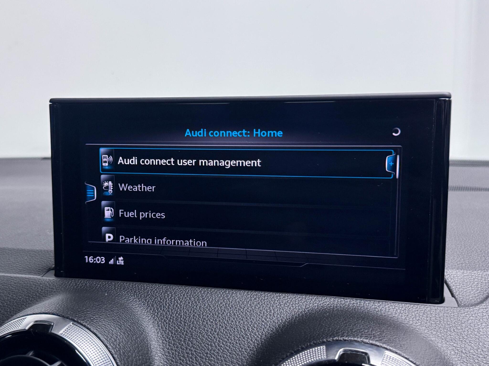 Audi SQ2 view 52