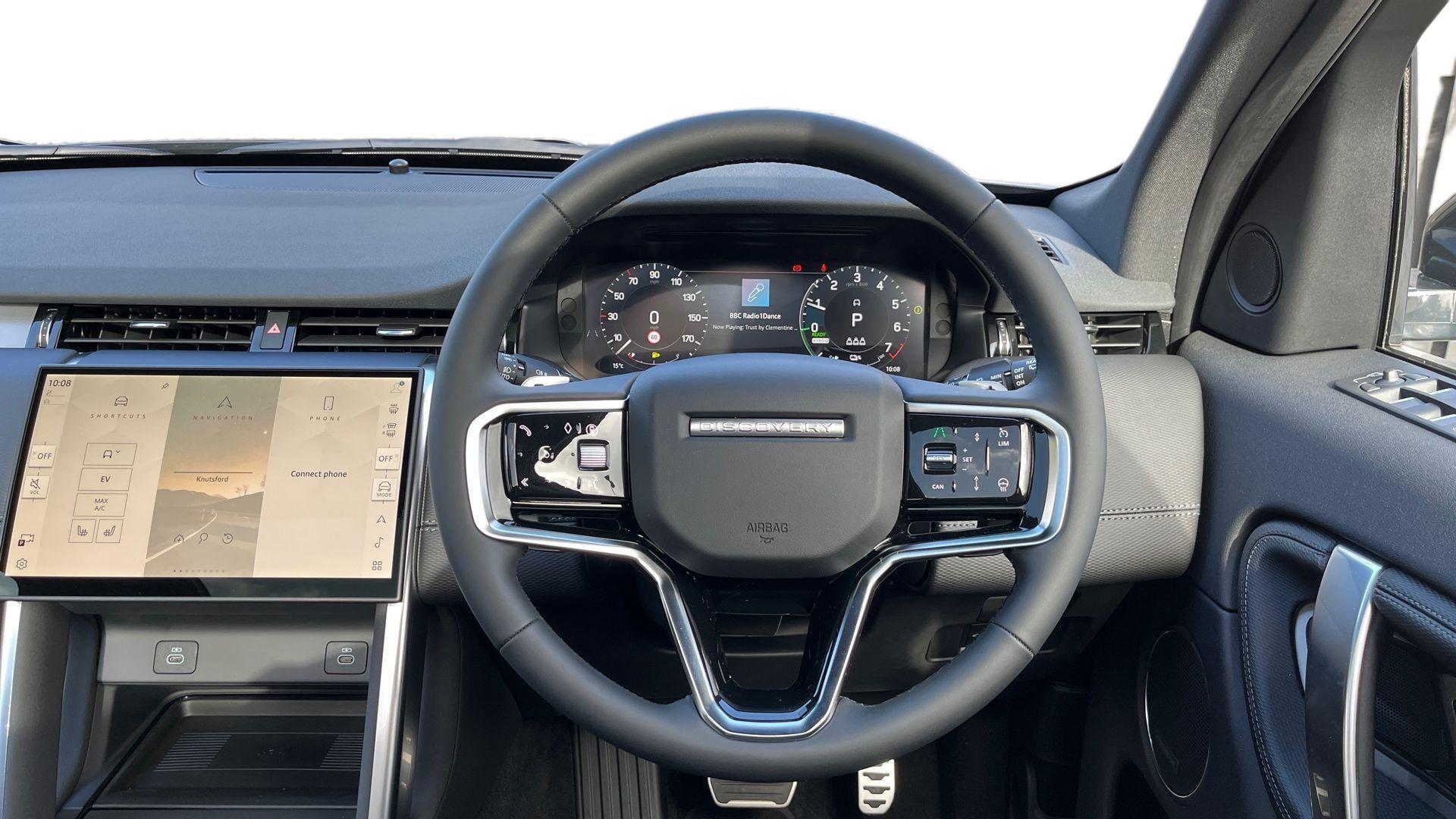 Land Rover Discovery Sport view 16