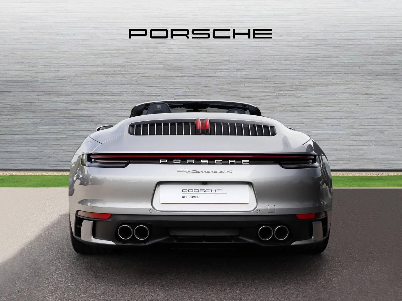 Porsche 911 view 8