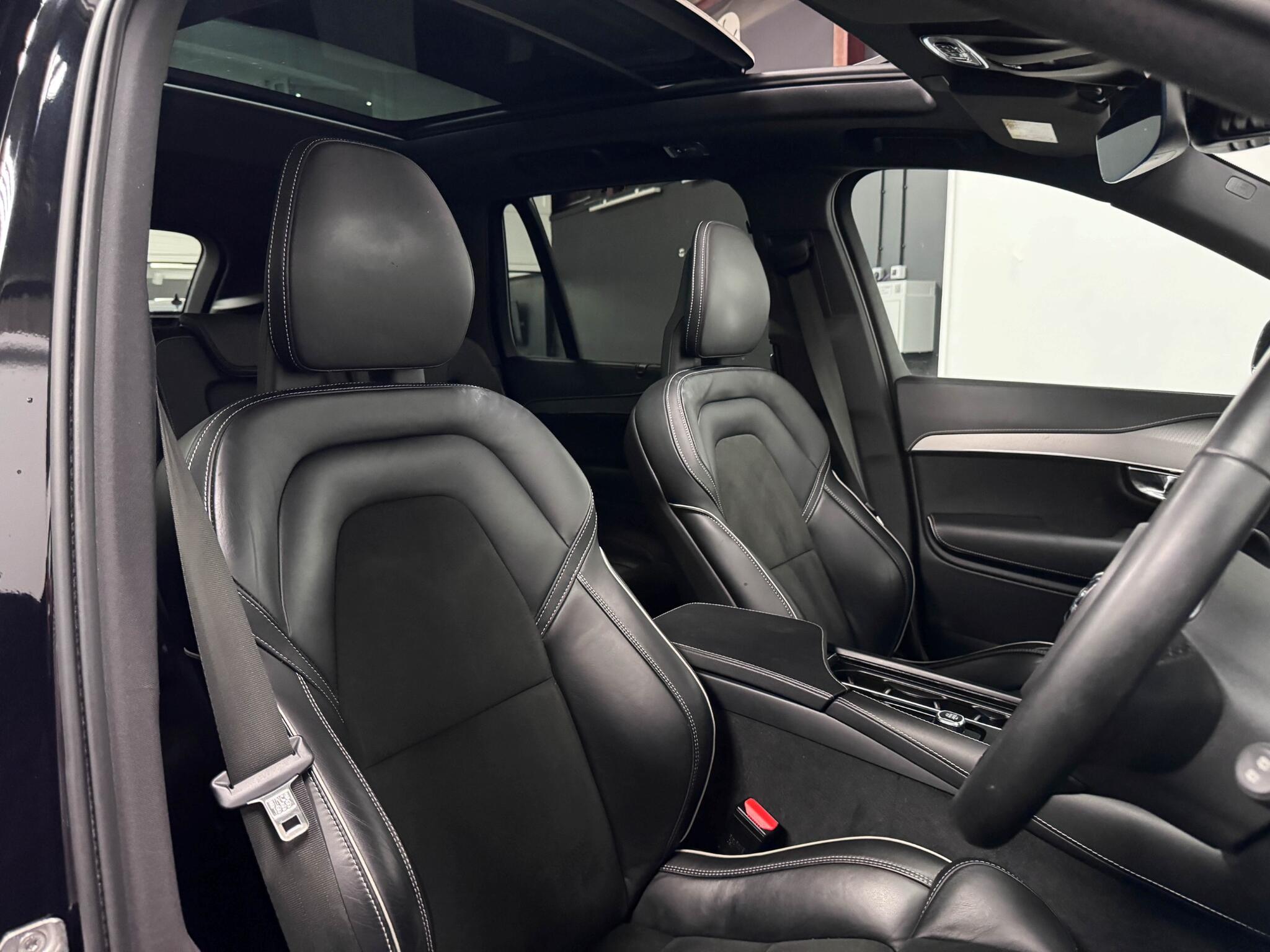 Volvo XC90 view 33