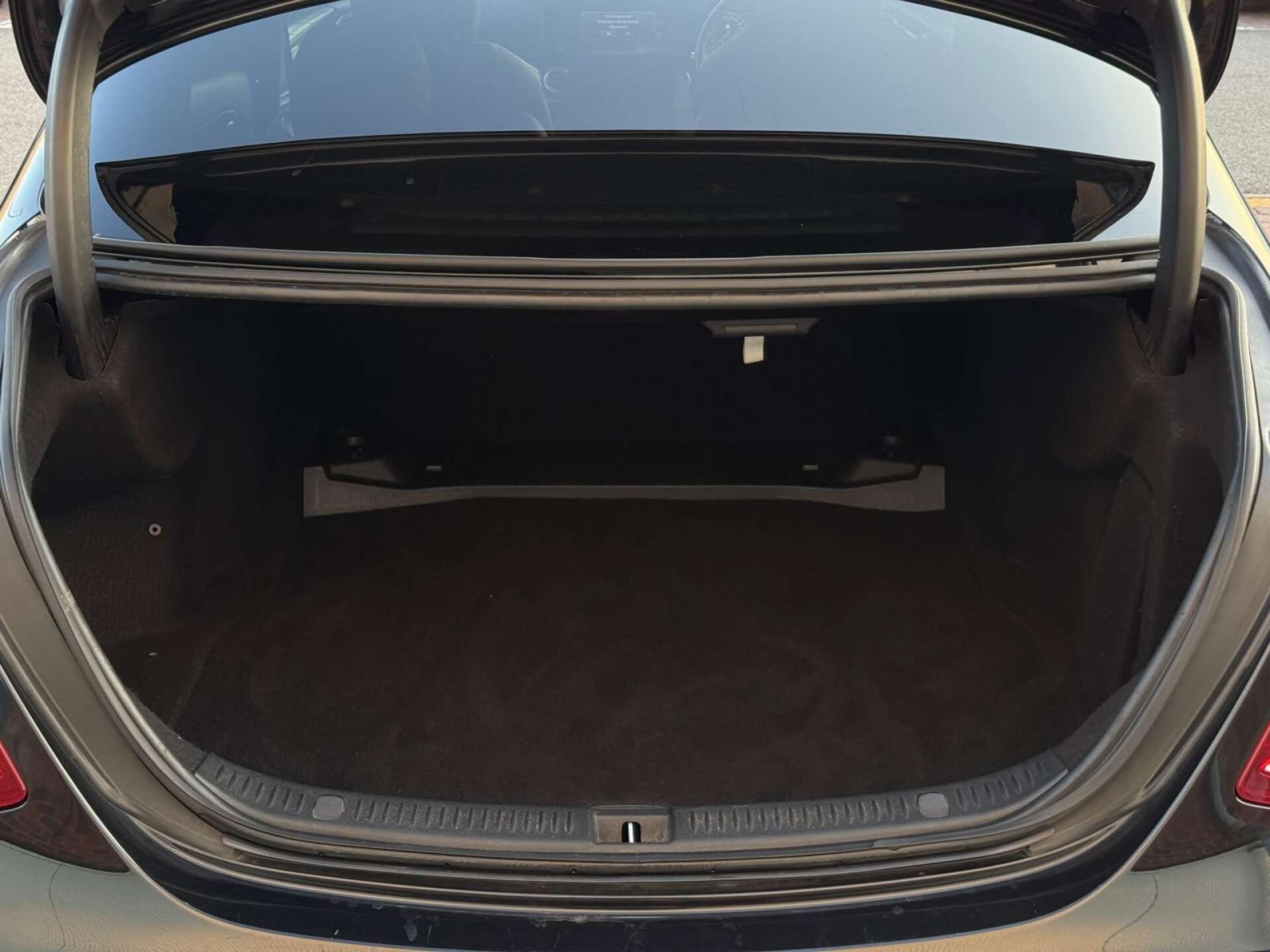 Mercedes-Benz E Class view 31