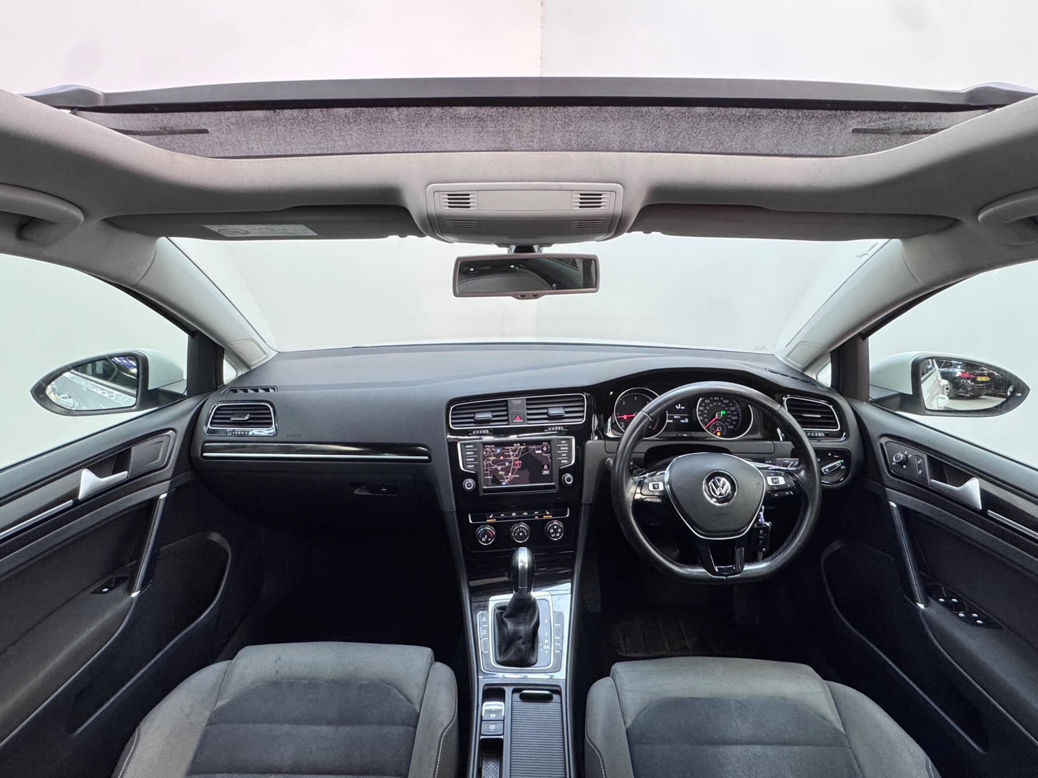 Volkswagen Golf view 27