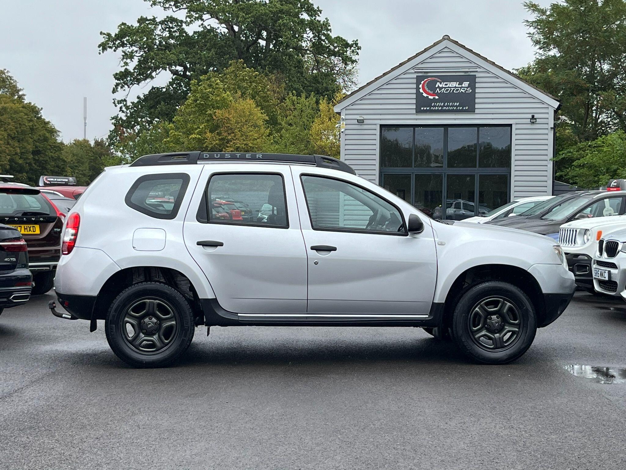 Dacia Duster view 8
