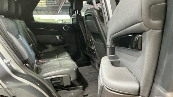 Land Rover Discovery view 4