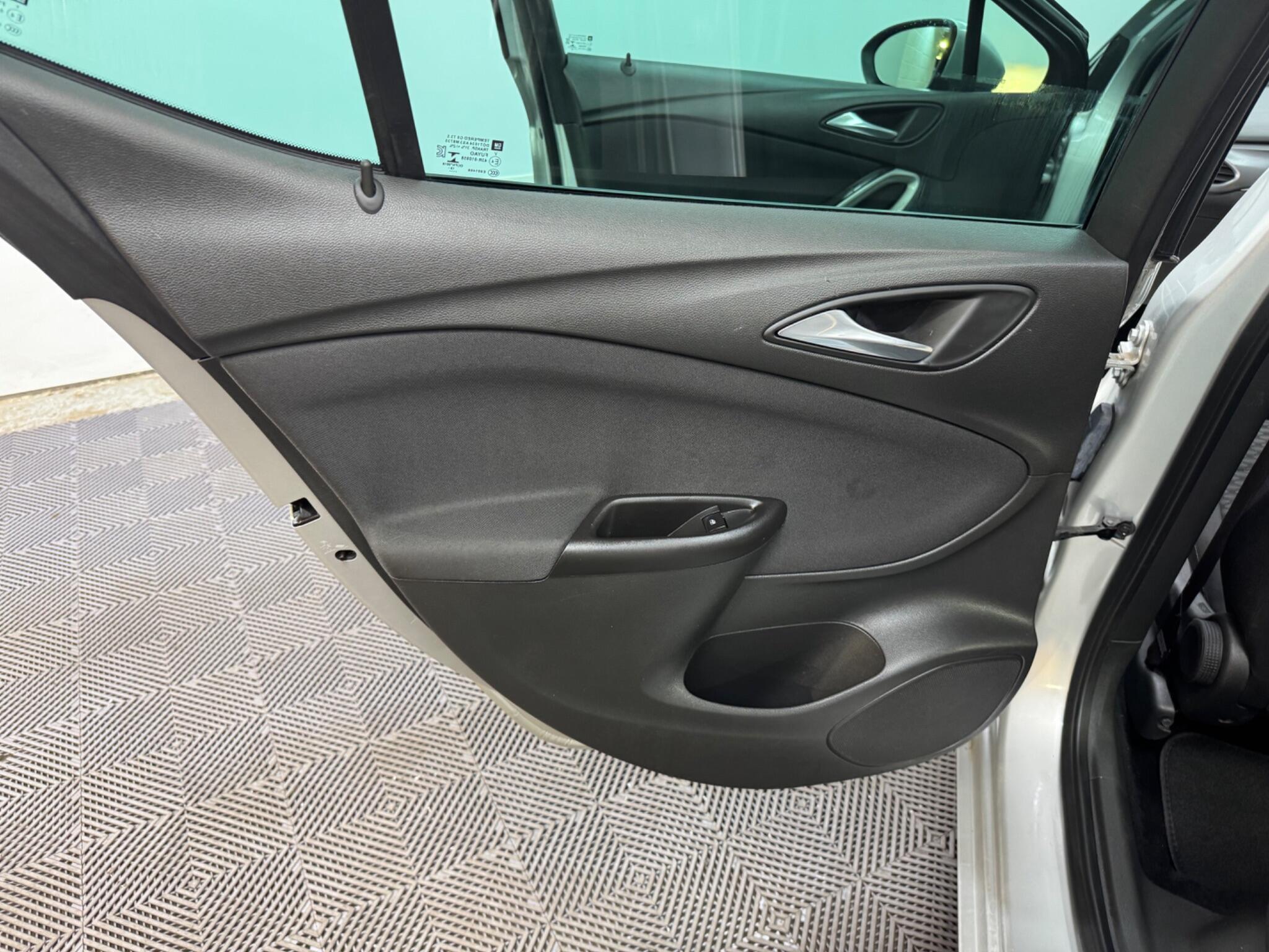 Vauxhall Astra view 37