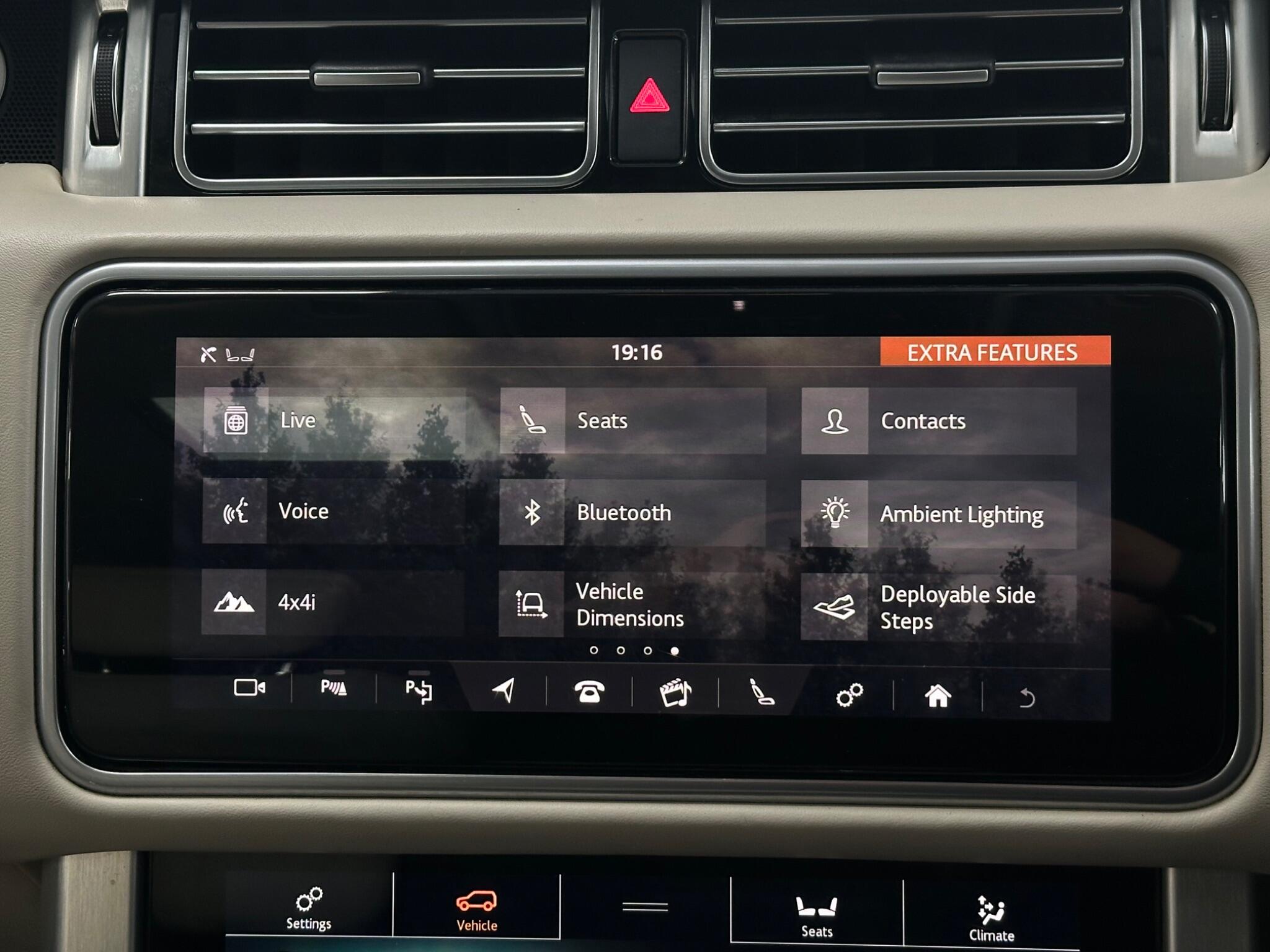 Land Rover Range Rover view 30