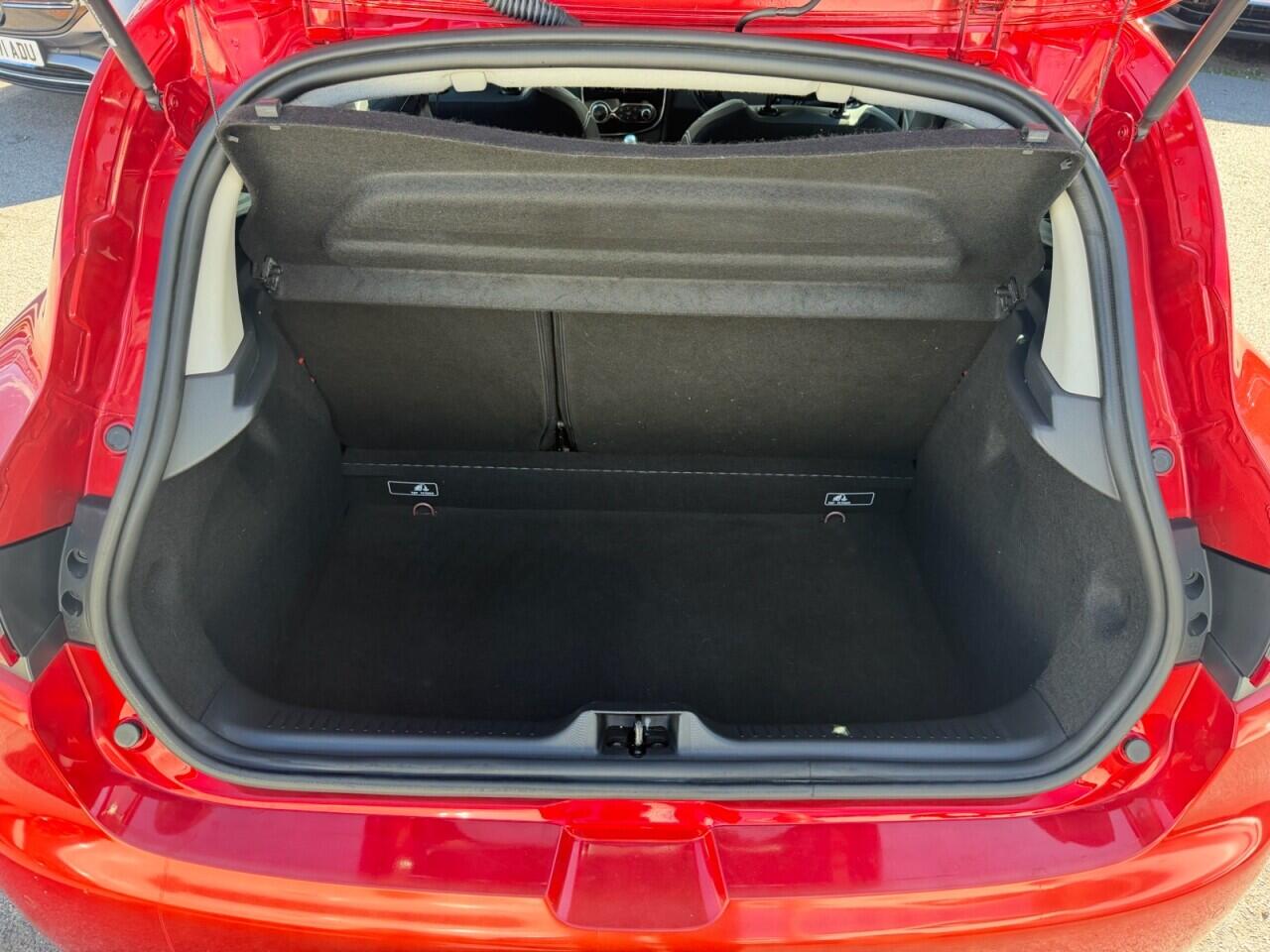 Renault Clio view 18