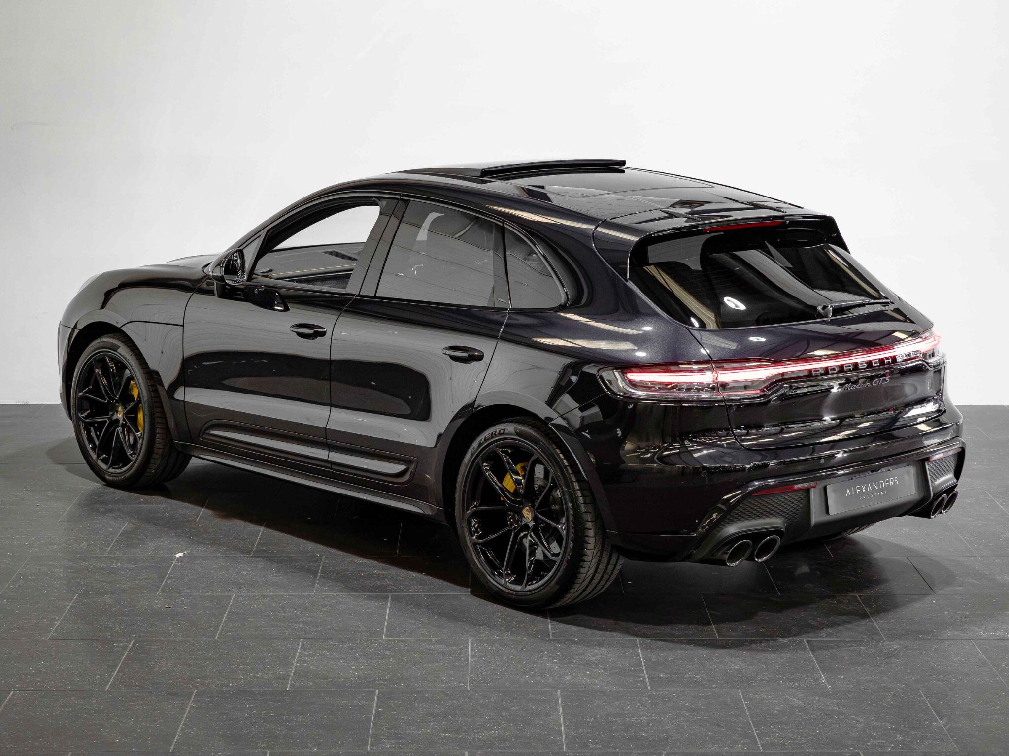 Porsche Macan view 5
