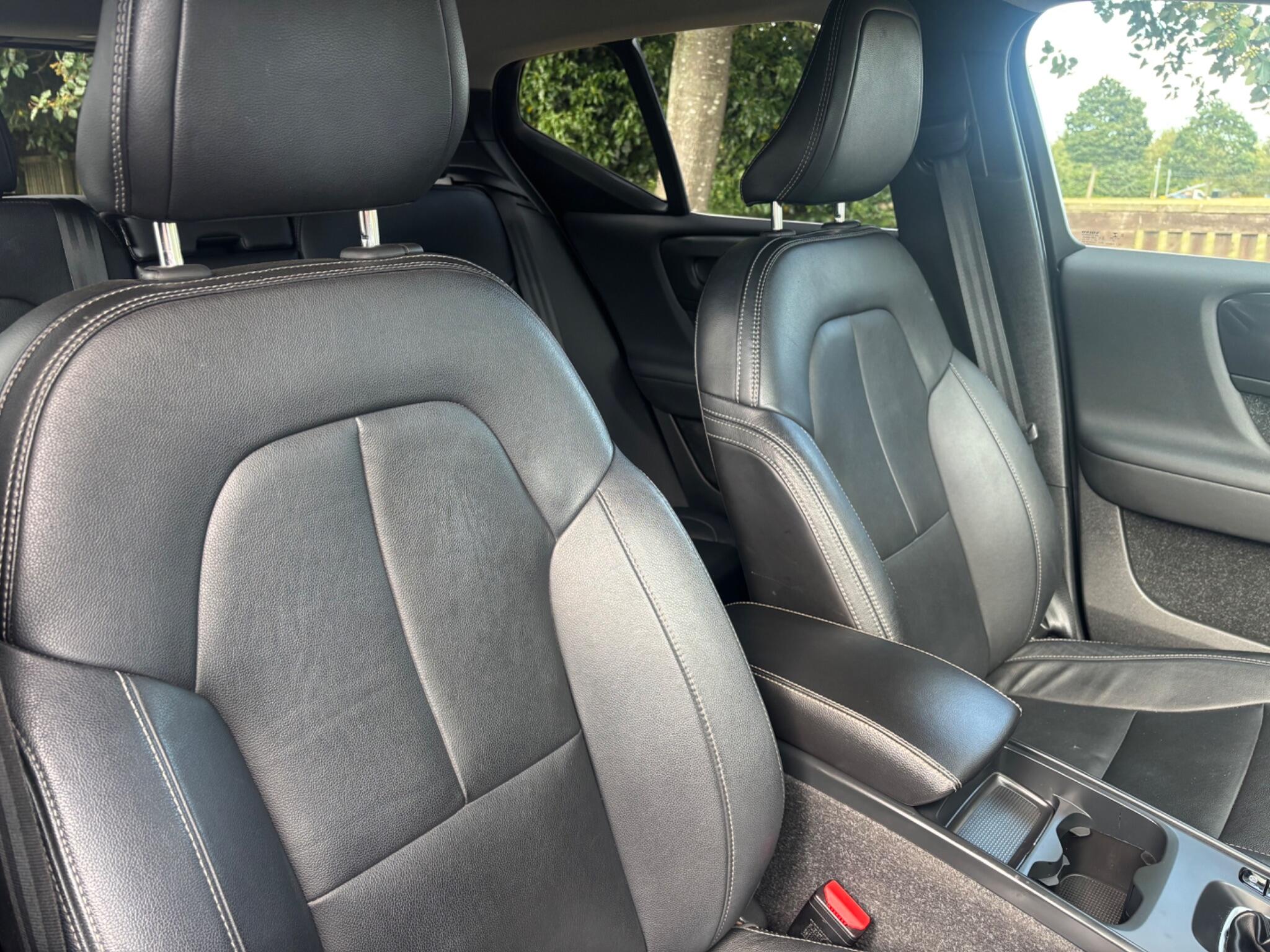 Volvo XC40 view 11