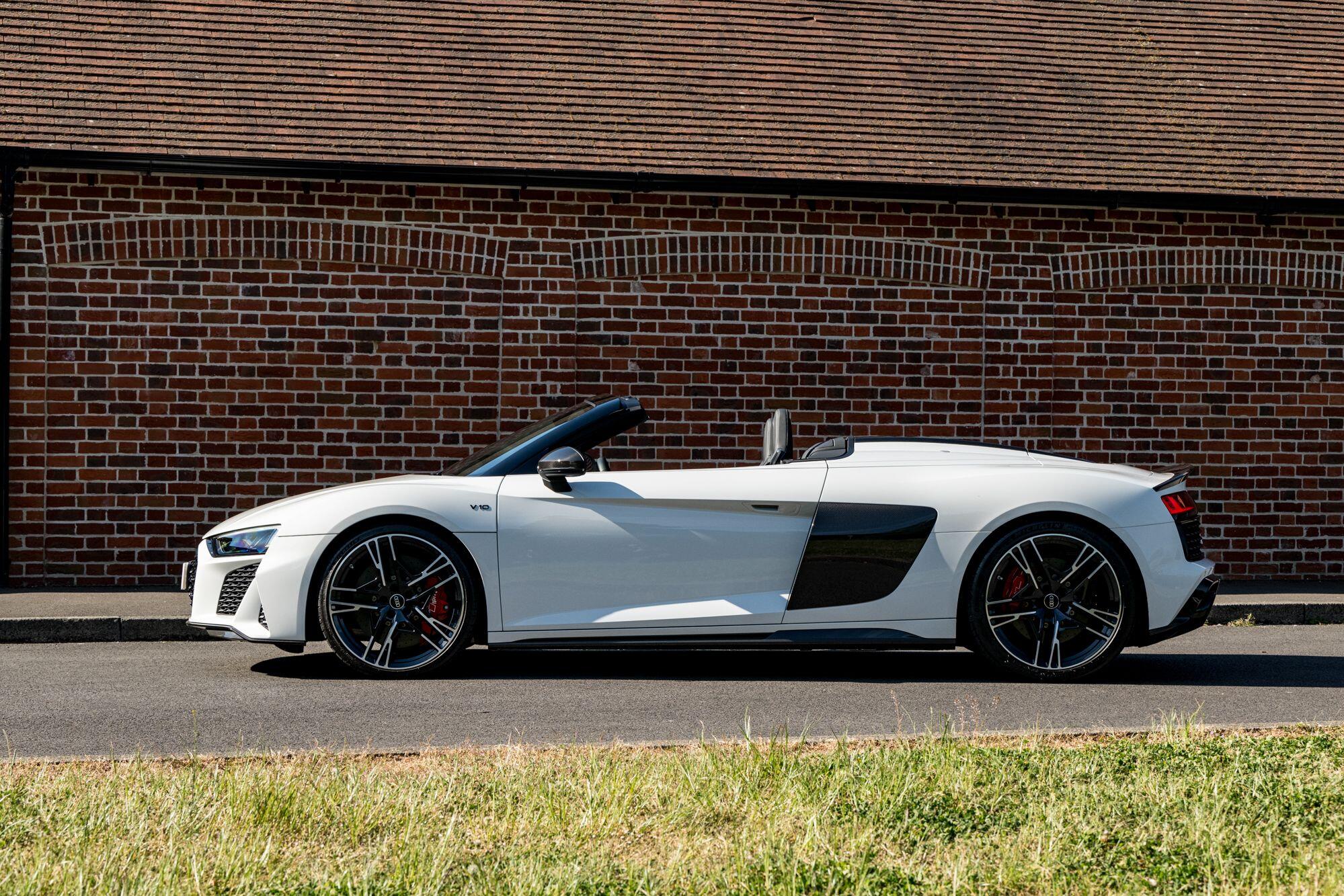 Audi R8 view 5