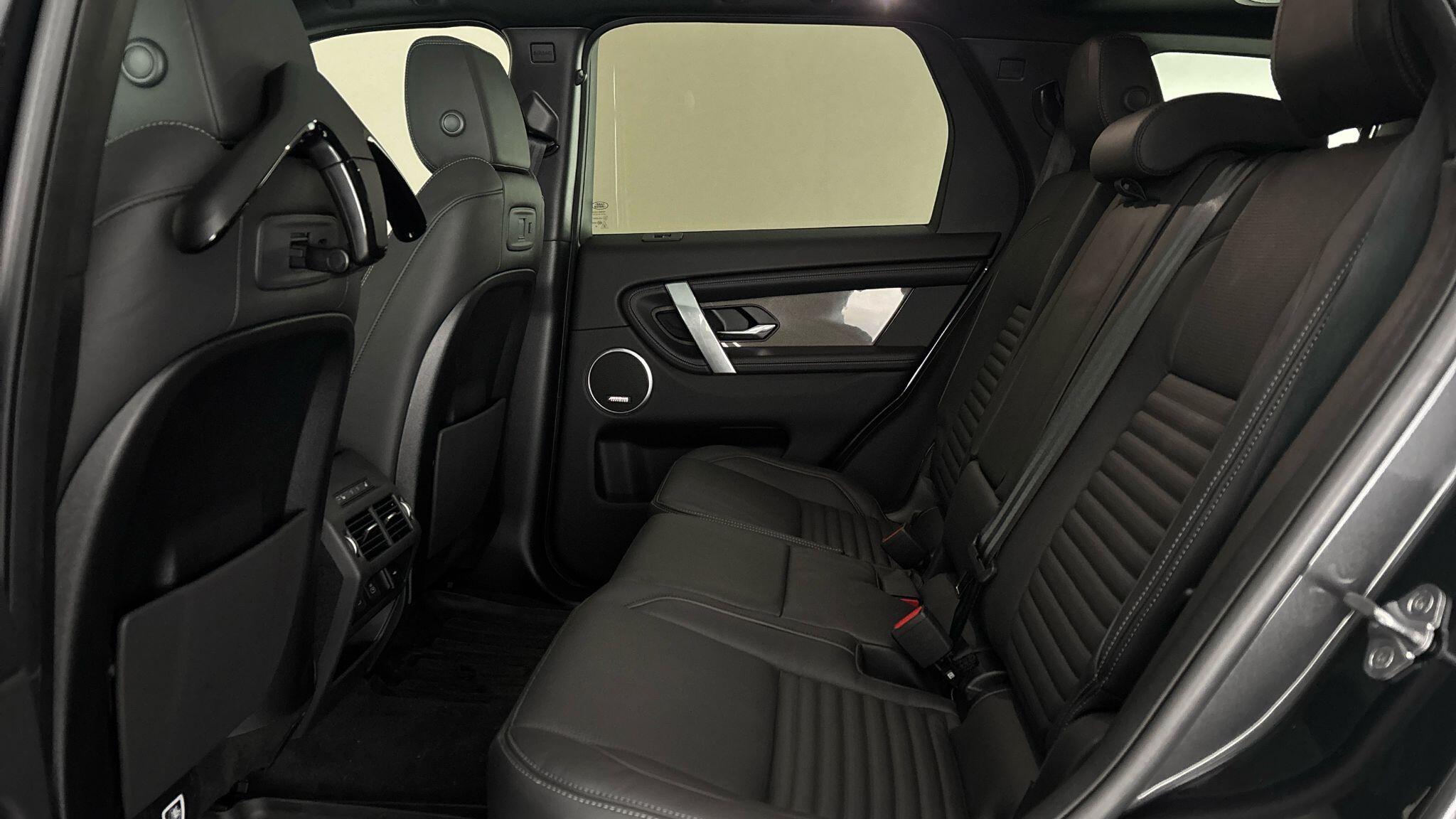 Land Rover Discovery Sport view 4