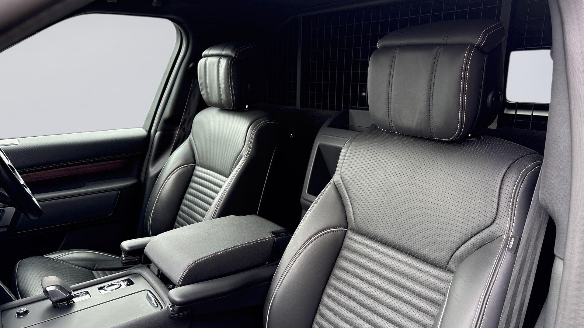 Land Rover Discovery view 4