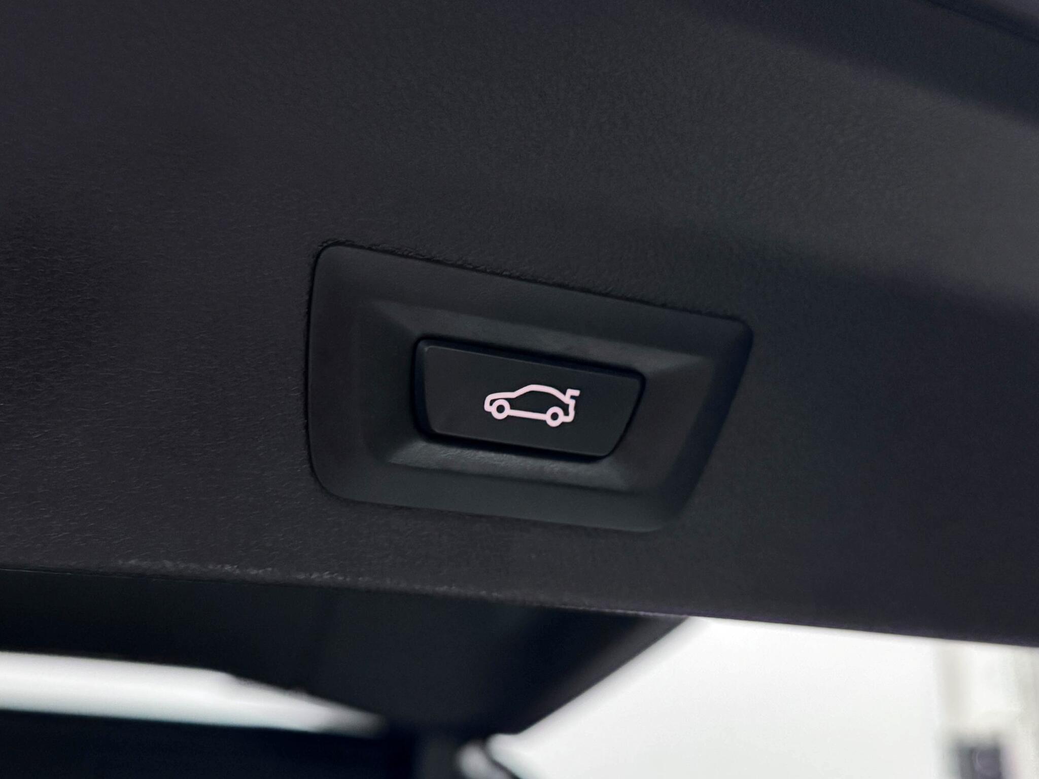 BMW X3 view 8
