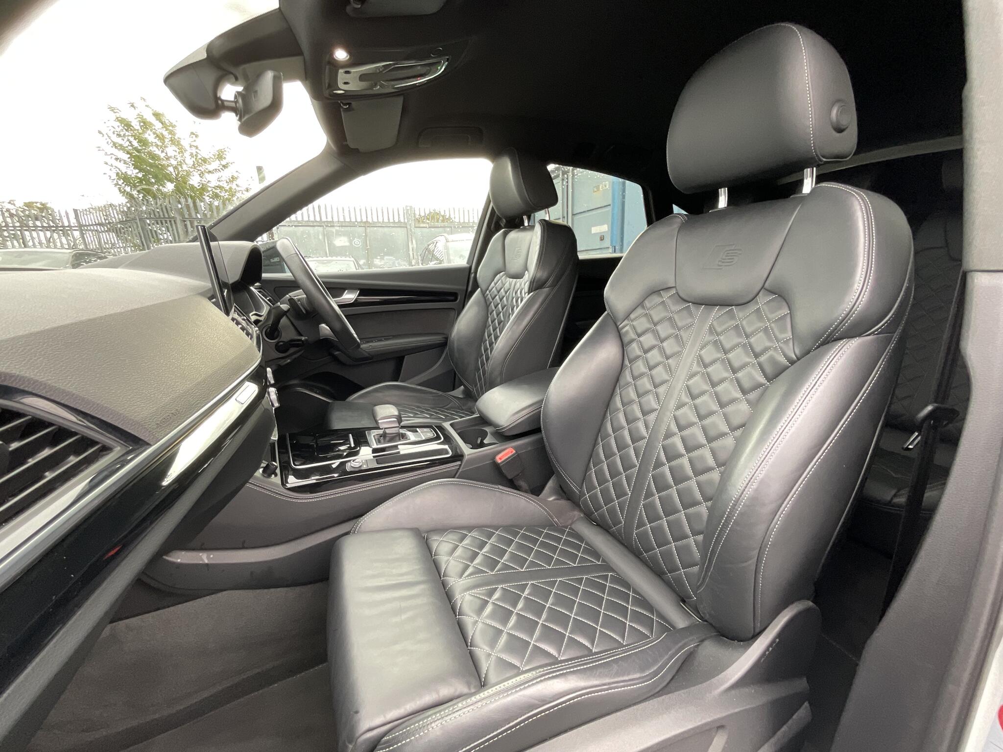 Audi Q5 view 18