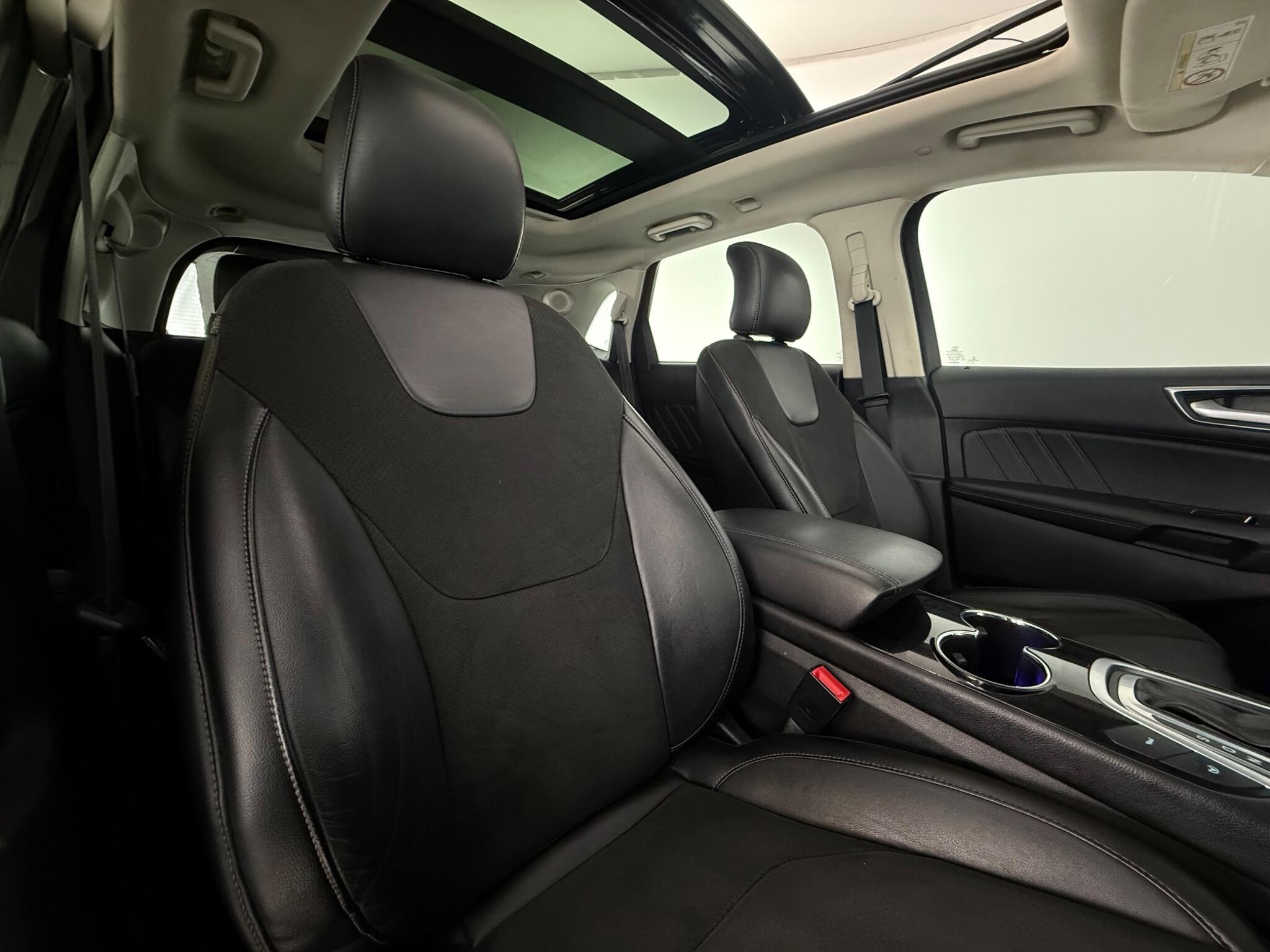 Ford Edge view 31