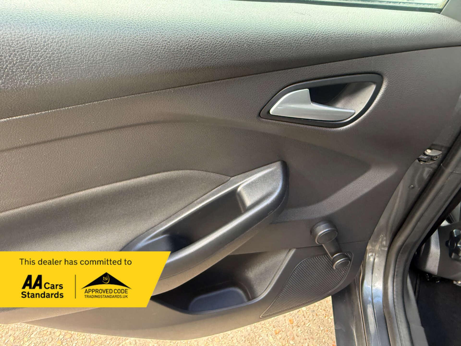 Ford Focus view 29