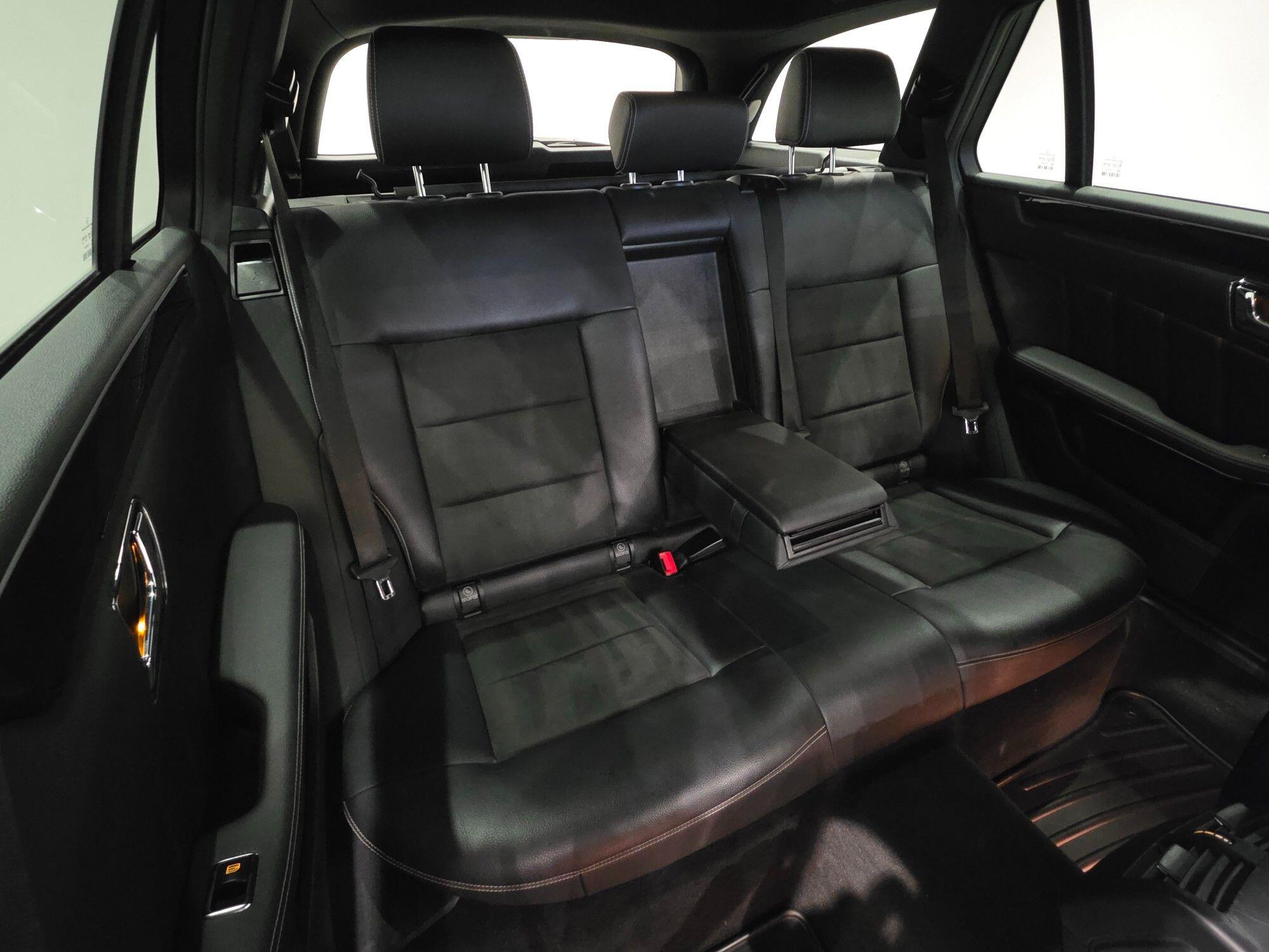 Mercedes-Benz E-Class view 23