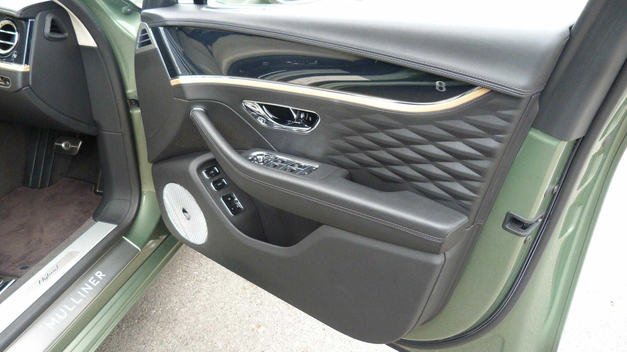 Bentley Flying Spur view 37