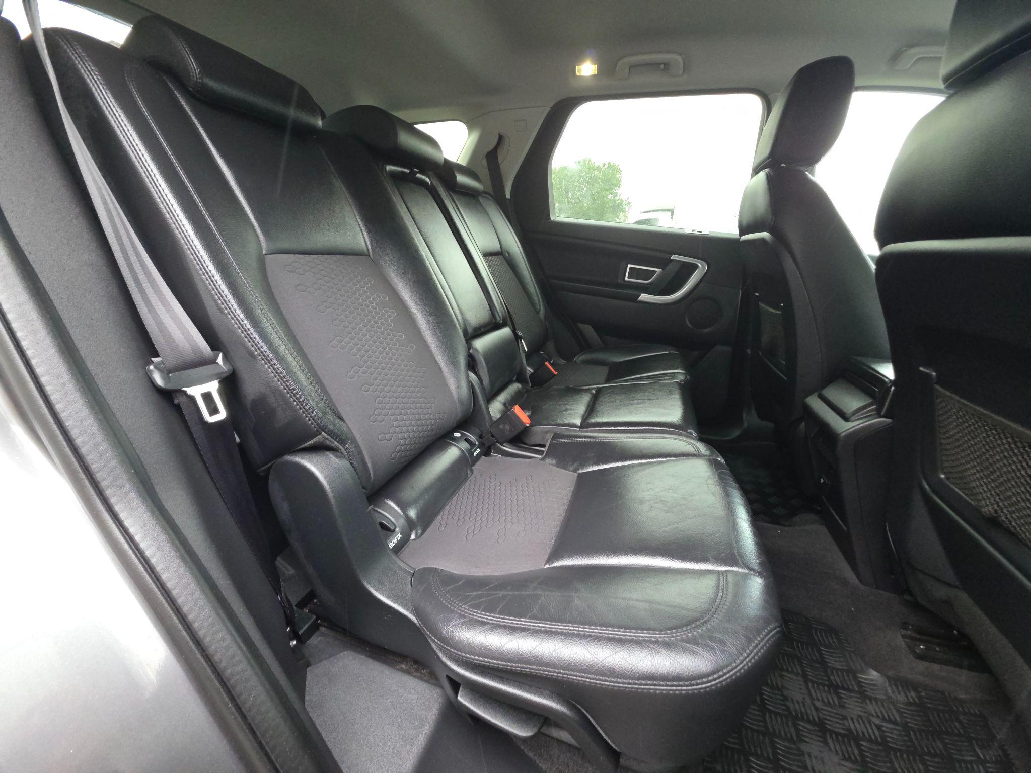2017 Land Rover Discovery Sport 2.0 TD4 SE 4WD Euro 6 (s/s) 5dr (5 Seat) • 60,214 miles image 22
