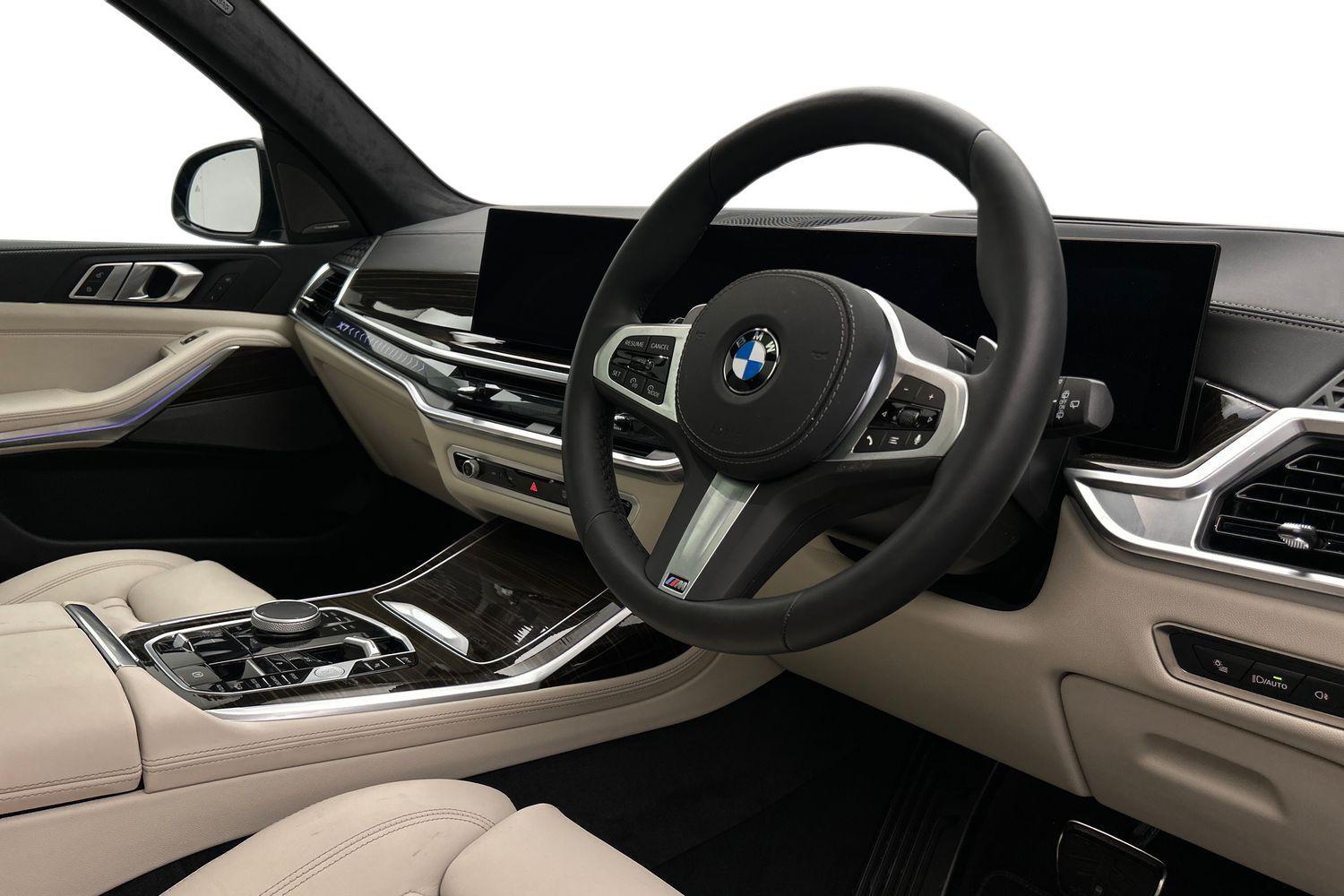 BMW X7 view 7
