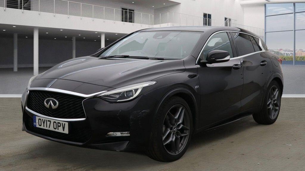 Infiniti Q30 main image