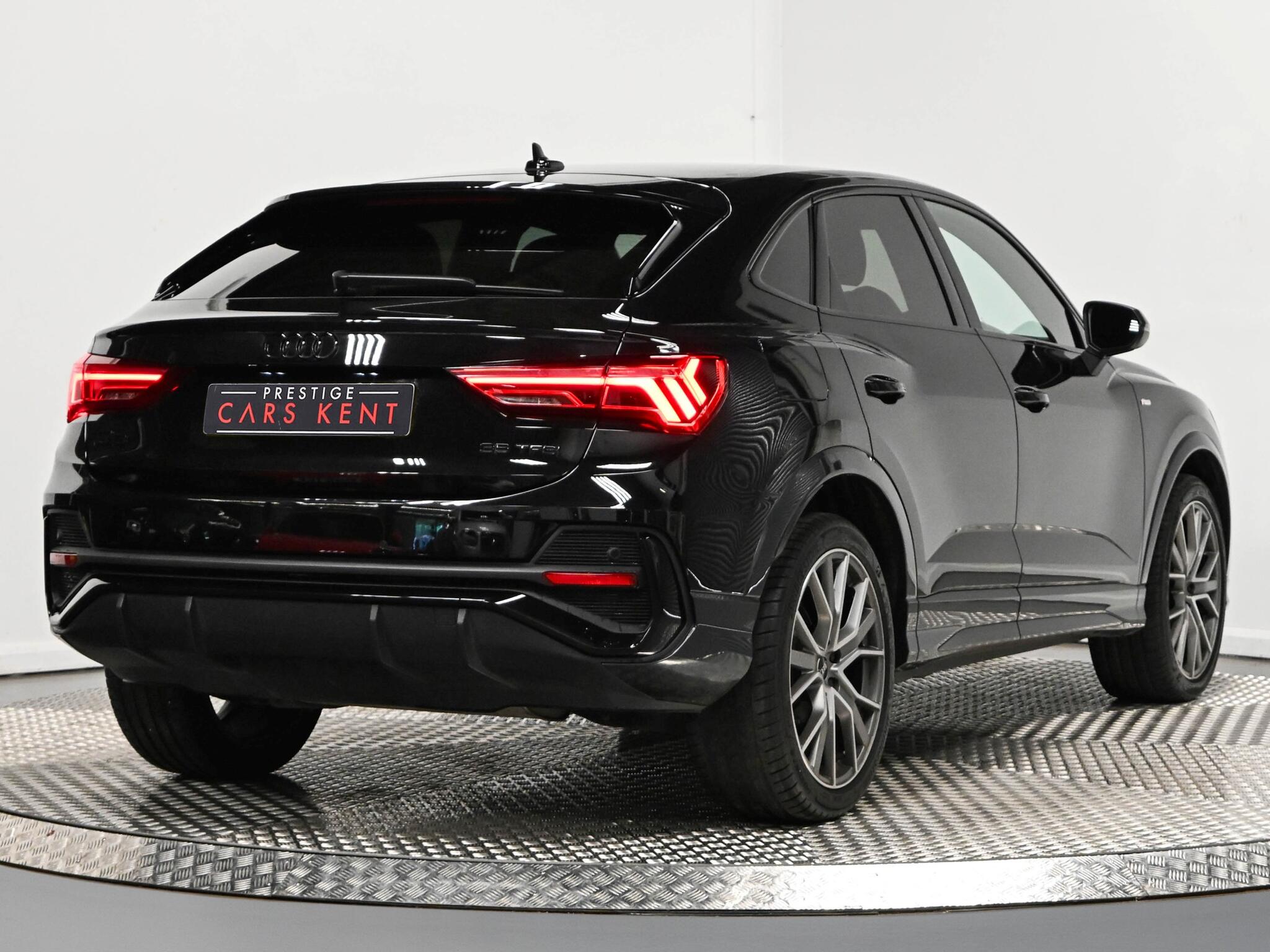 Audi Q3 view 39