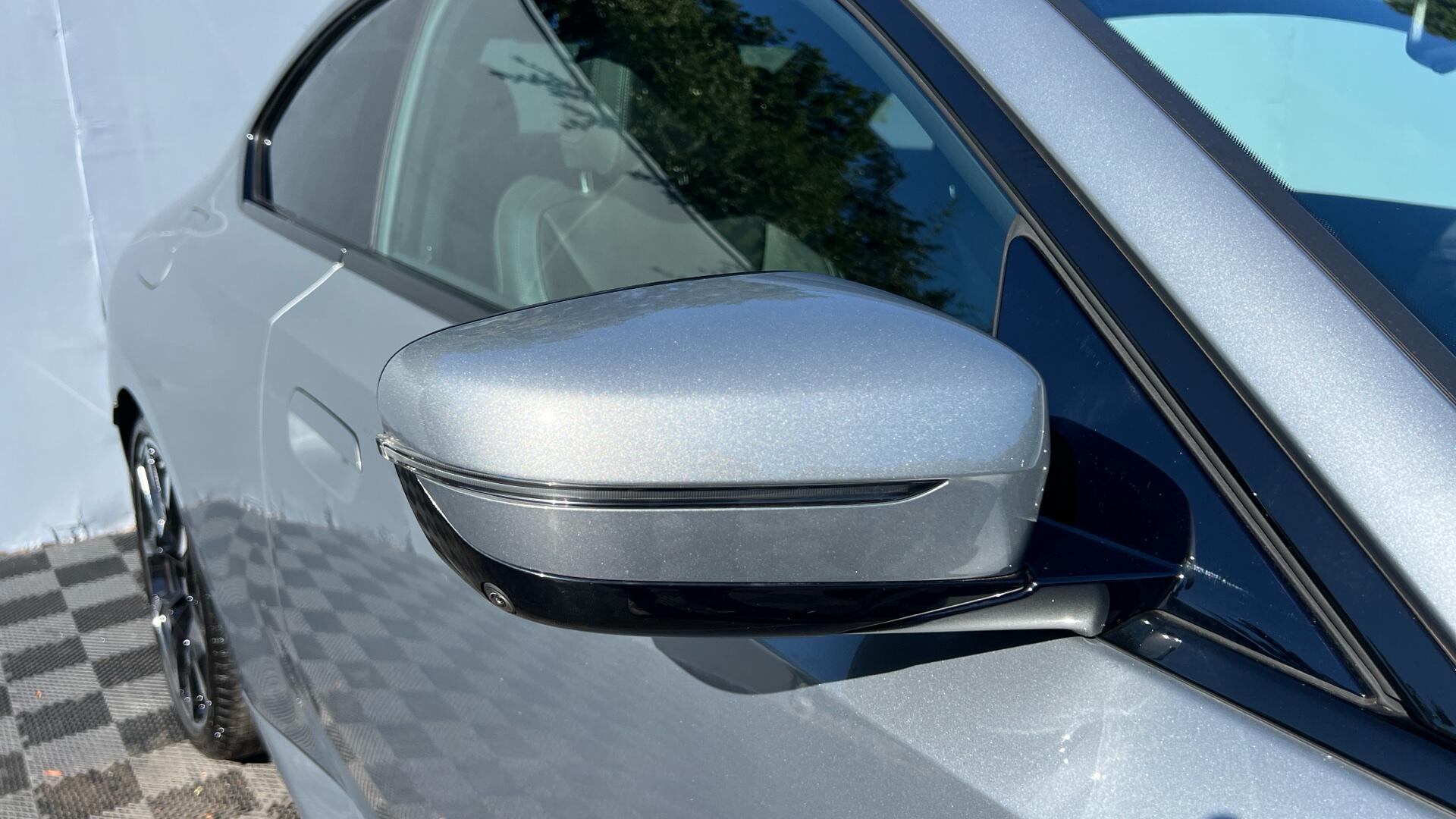 BMW 2 Series view 26