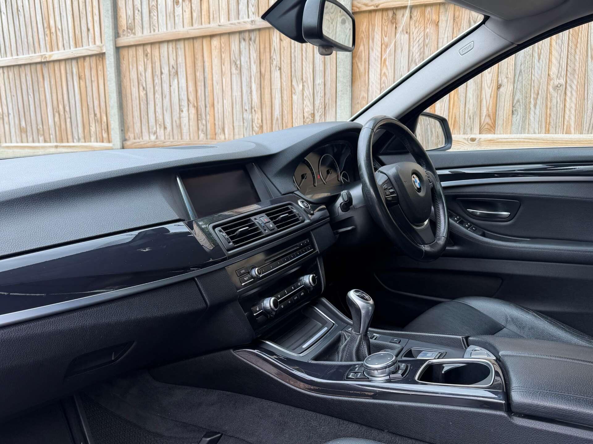 BMW 5 Series view 15