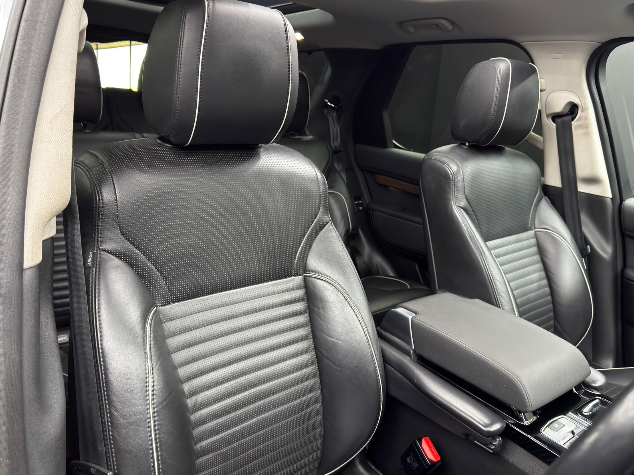 Land Rover Discovery view 12