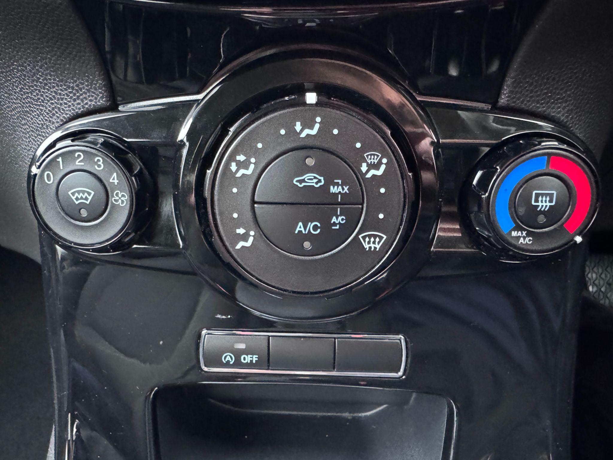 2016 Ford Fiesta image 34