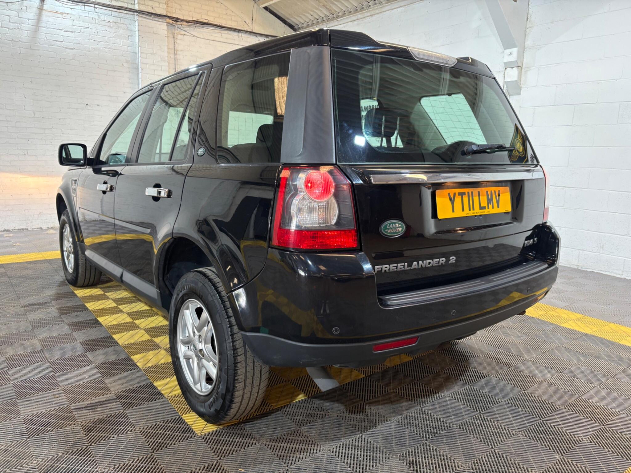 Land Rover Freelander 2 view 8