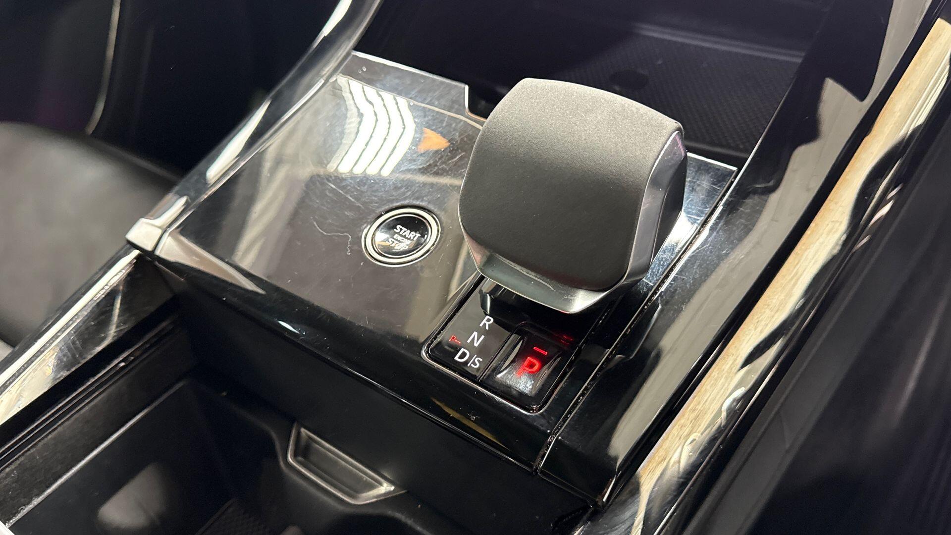 Land Rover Range Rover Sport view 13