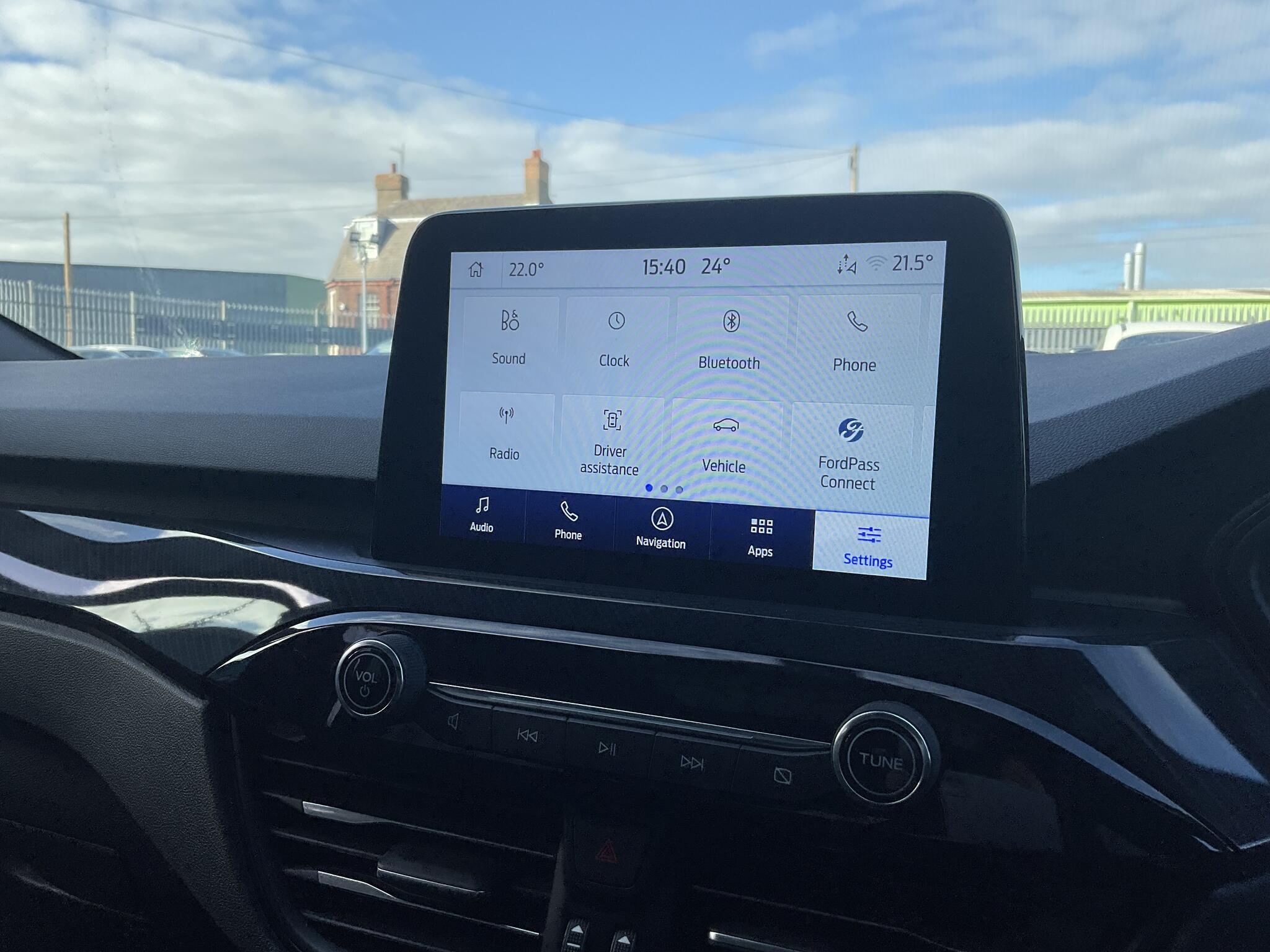 Ford Kuga view 34