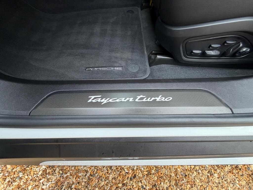 Porsche Taycan view 11