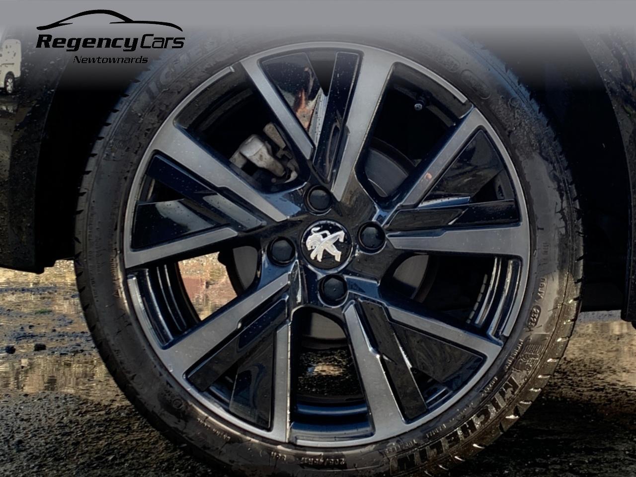 Peugeot 208 view 12
