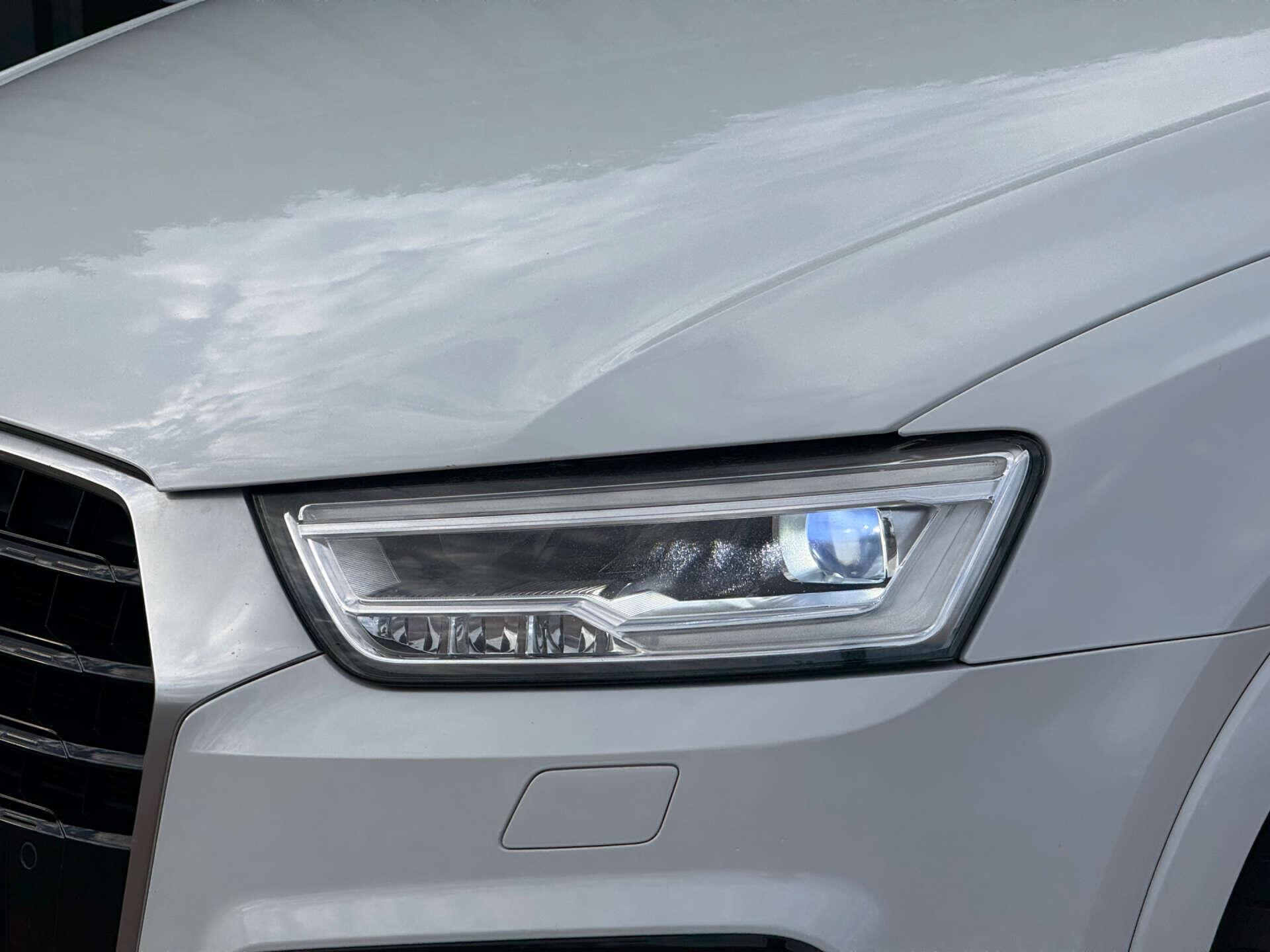 Audi Q3 view 5