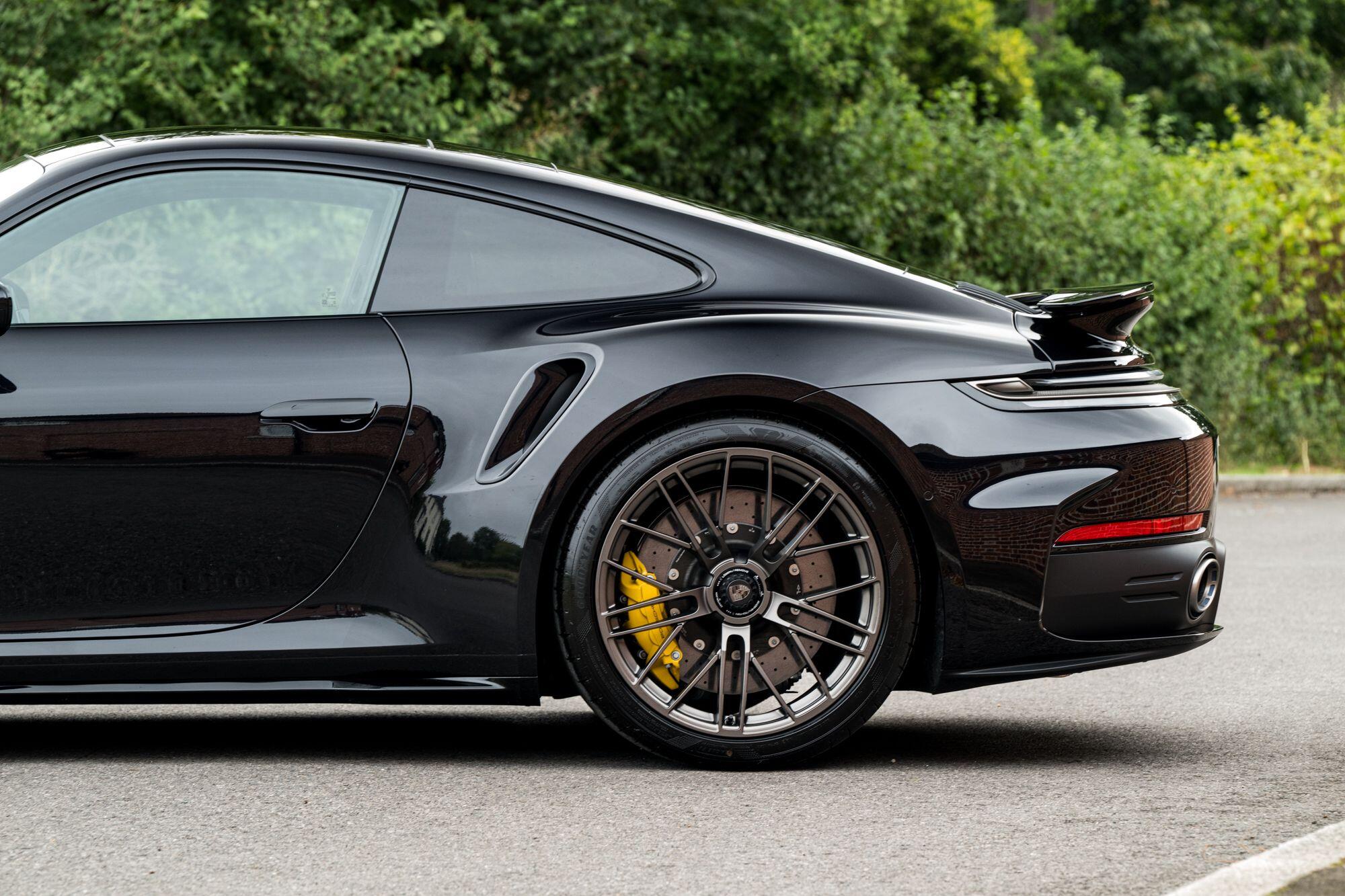 Porsche 911 view 27