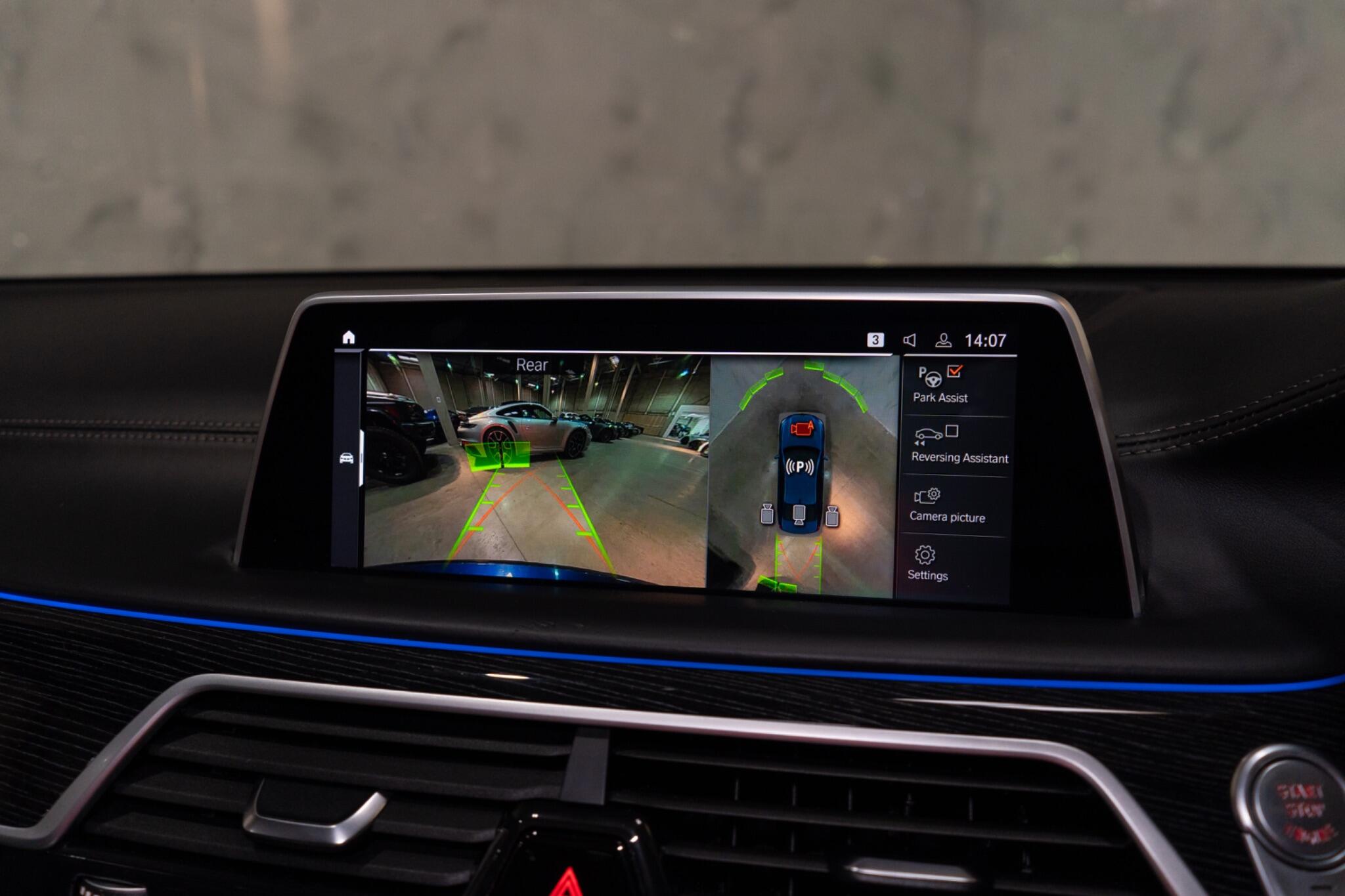 BMW 7 Series view 22