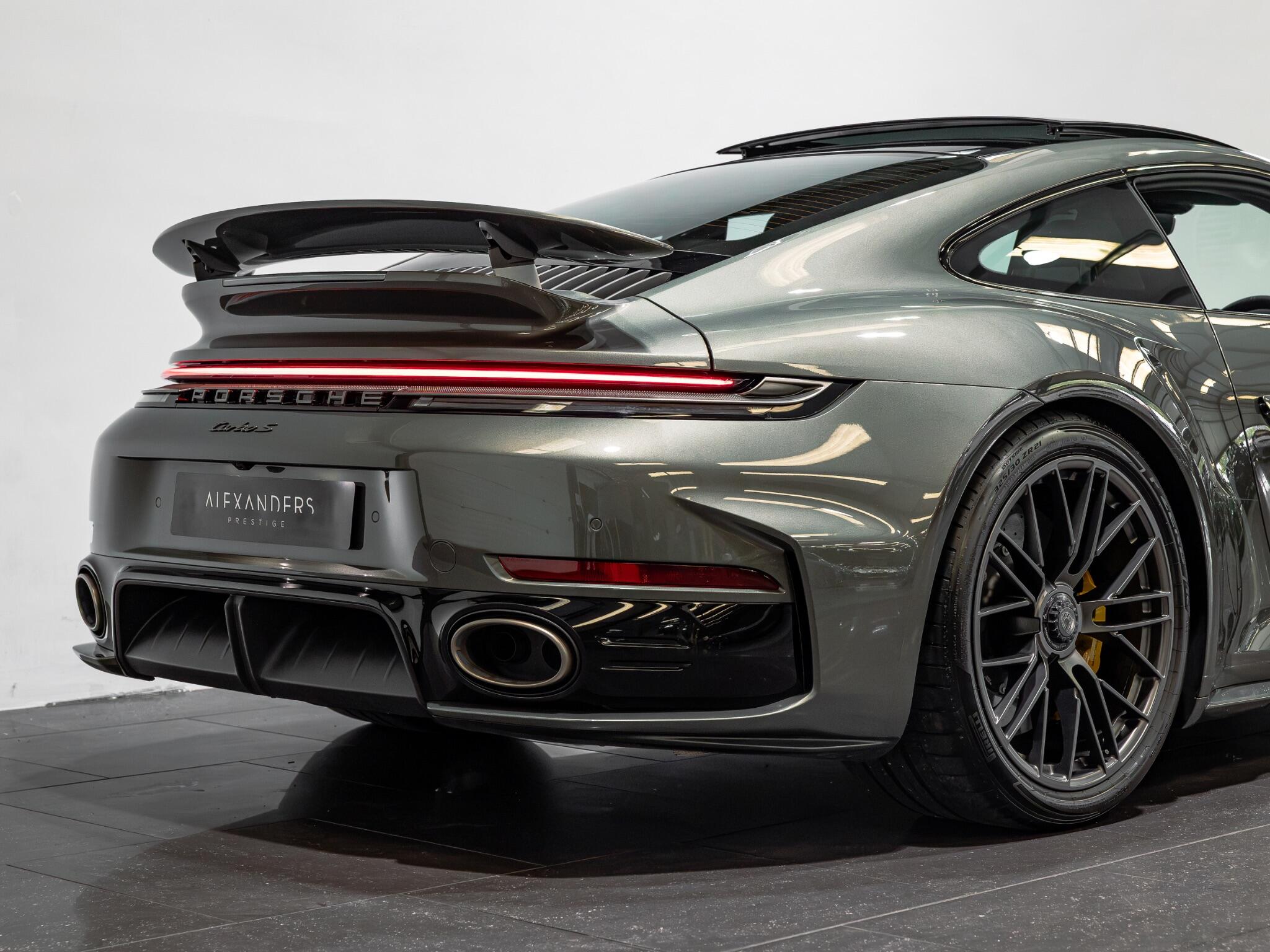 Porsche 911 view 13