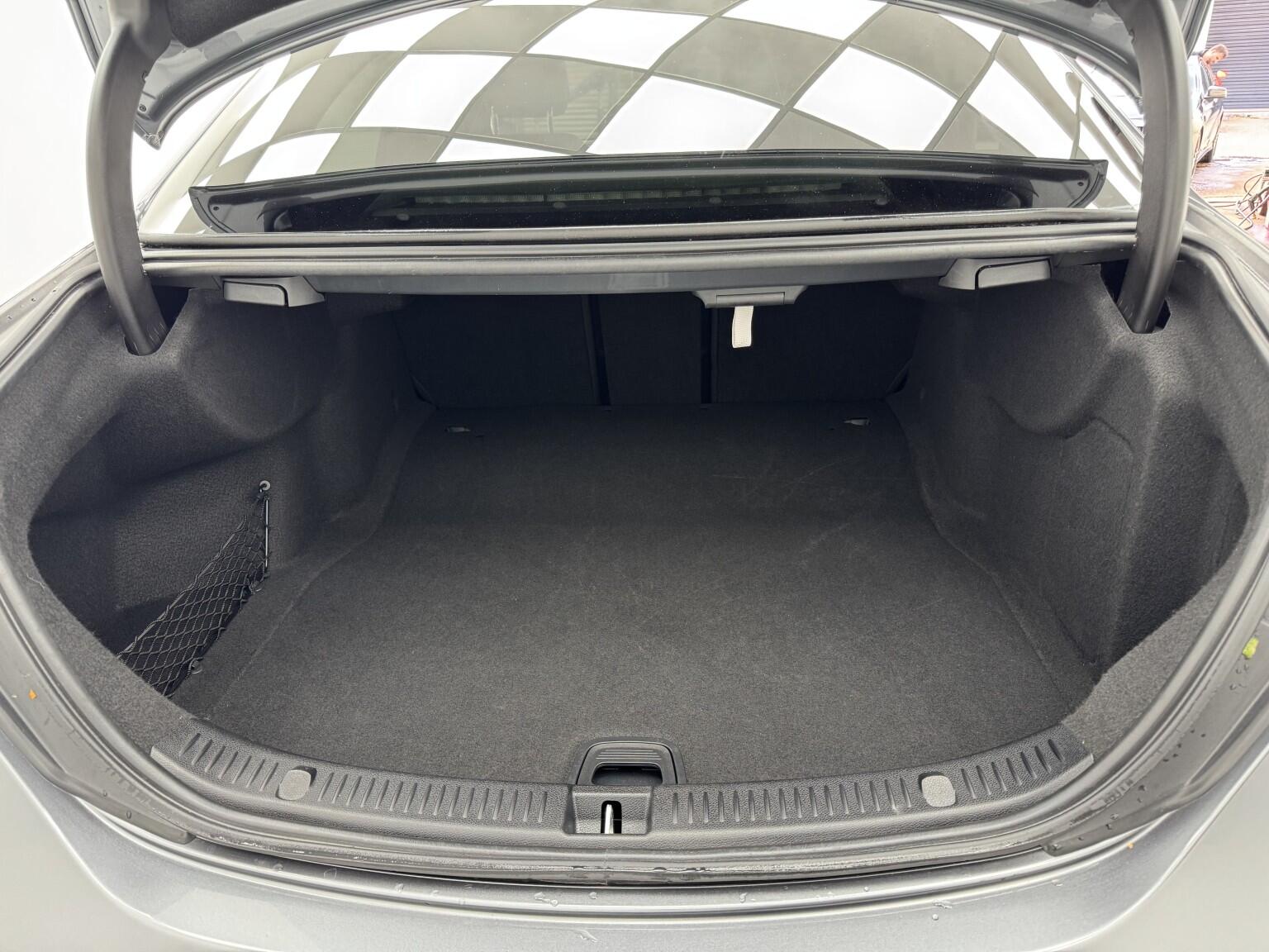 Mercedes-Benz E-Class view 39