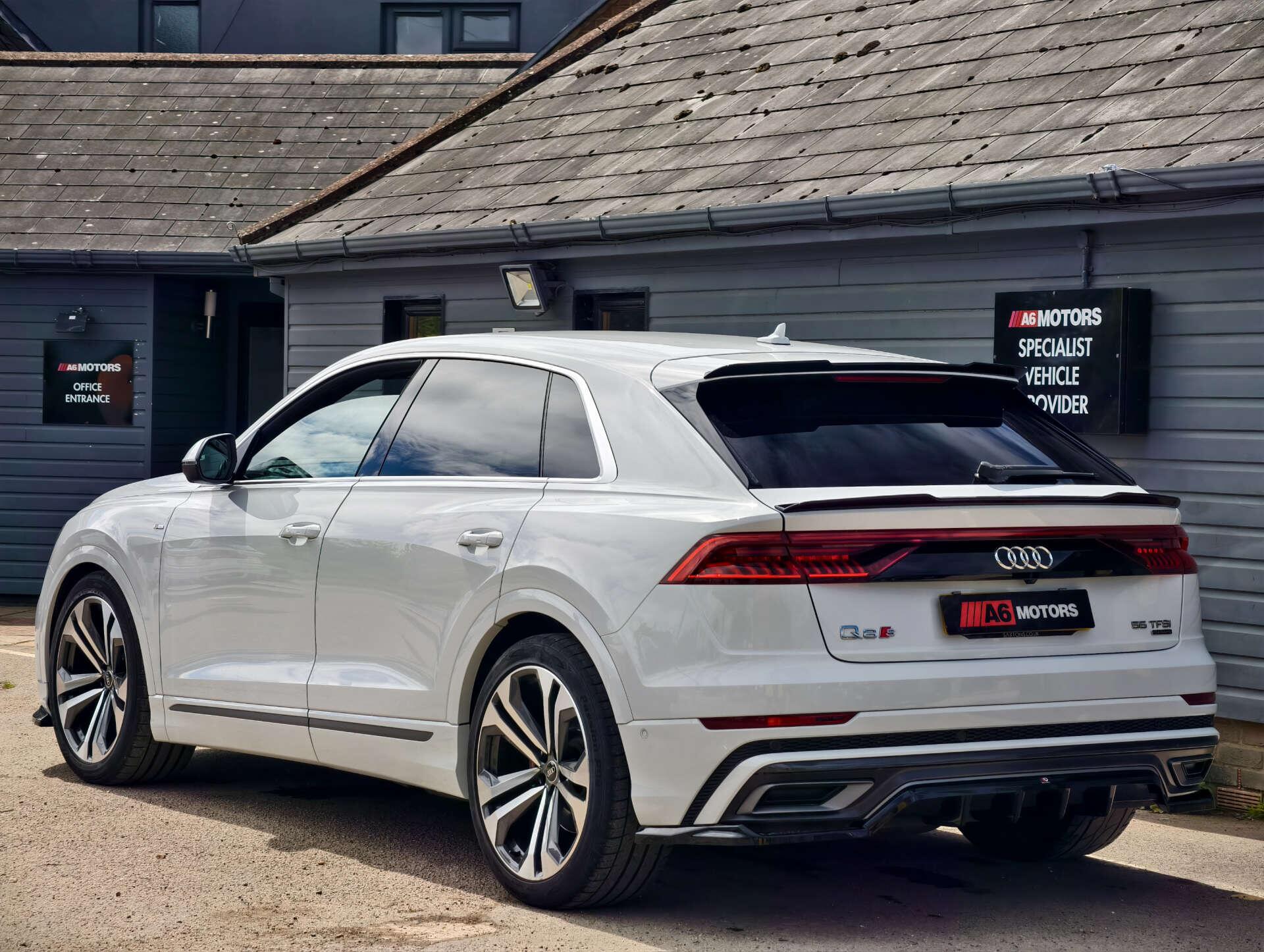 Audi Q8 view 16