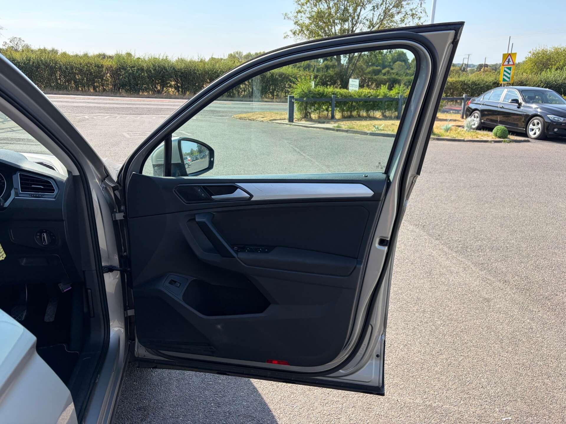 Volkswagen Tiguan view 35