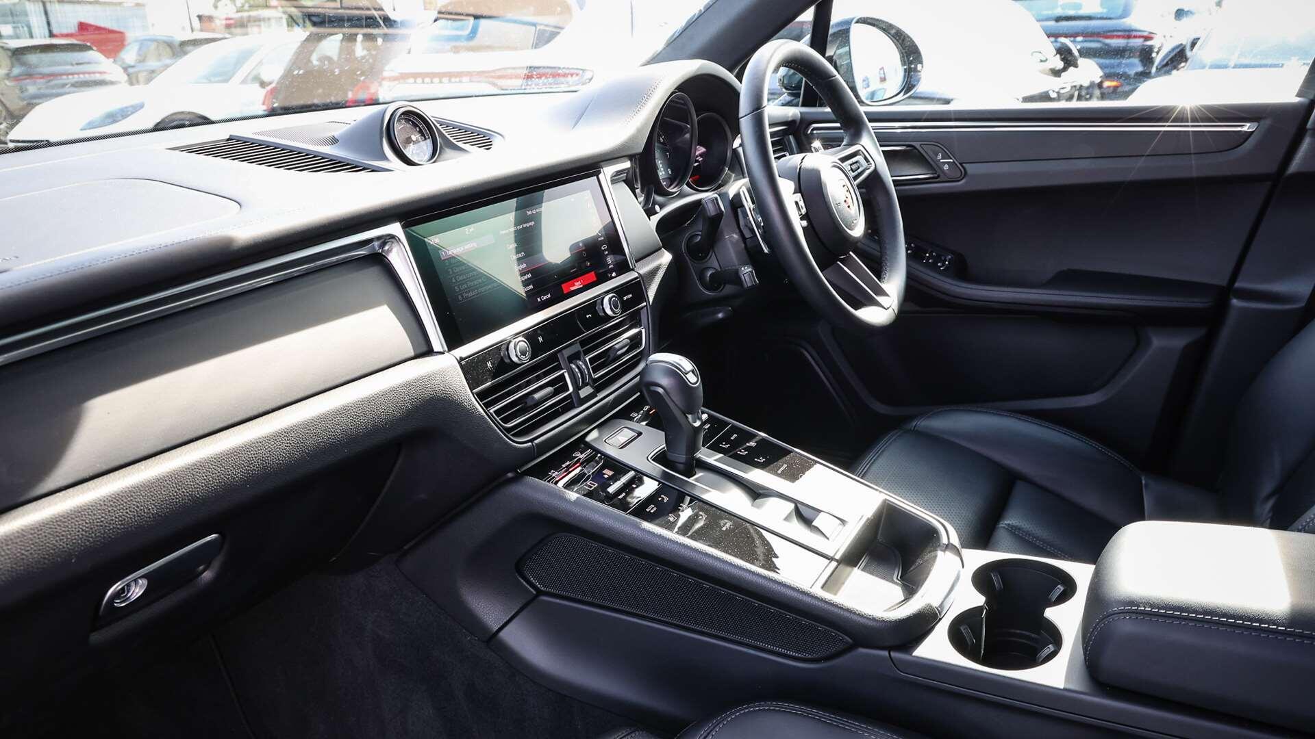 Porsche Macan view 5