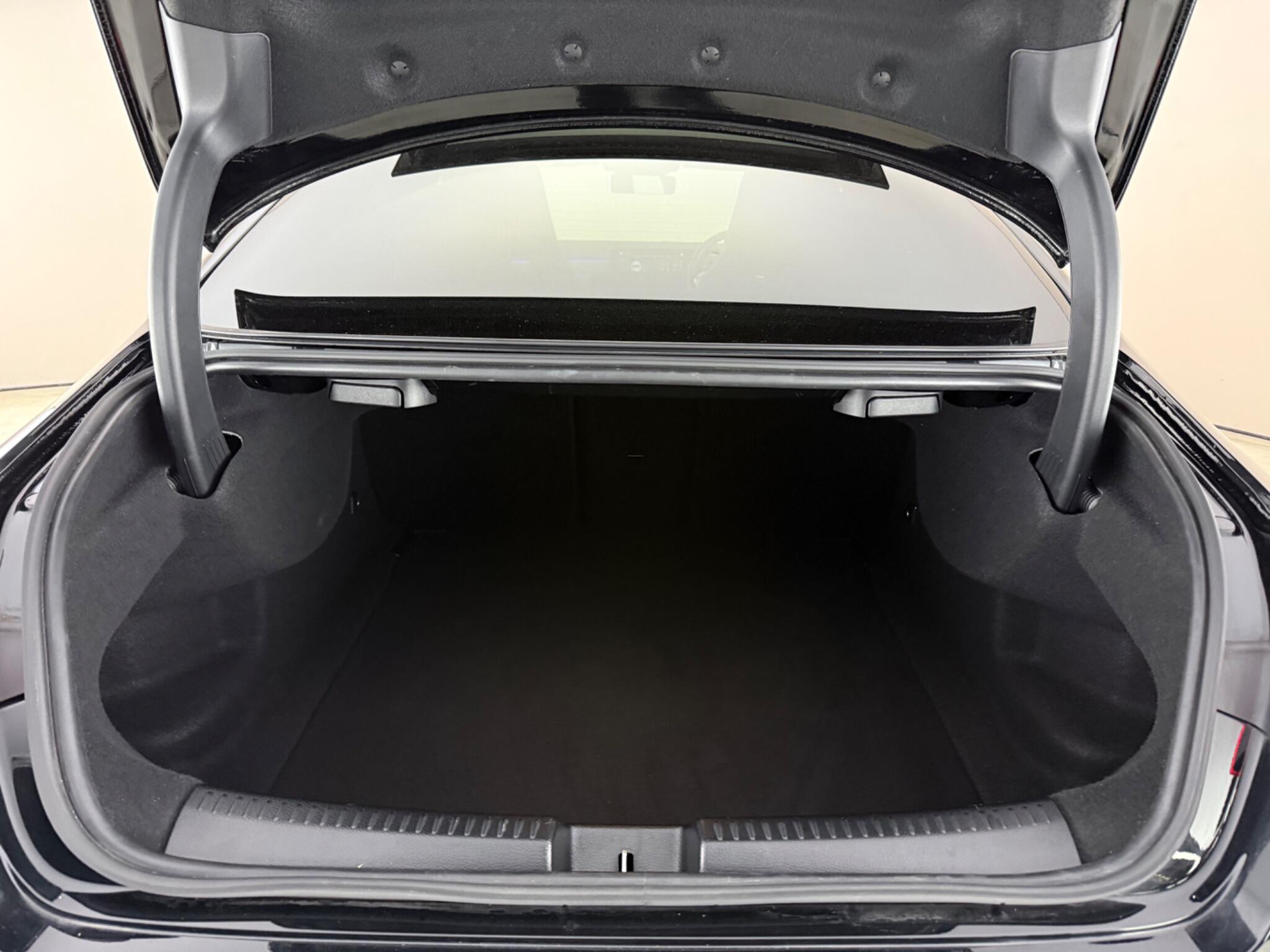 Mercedes-Benz Cla view 10