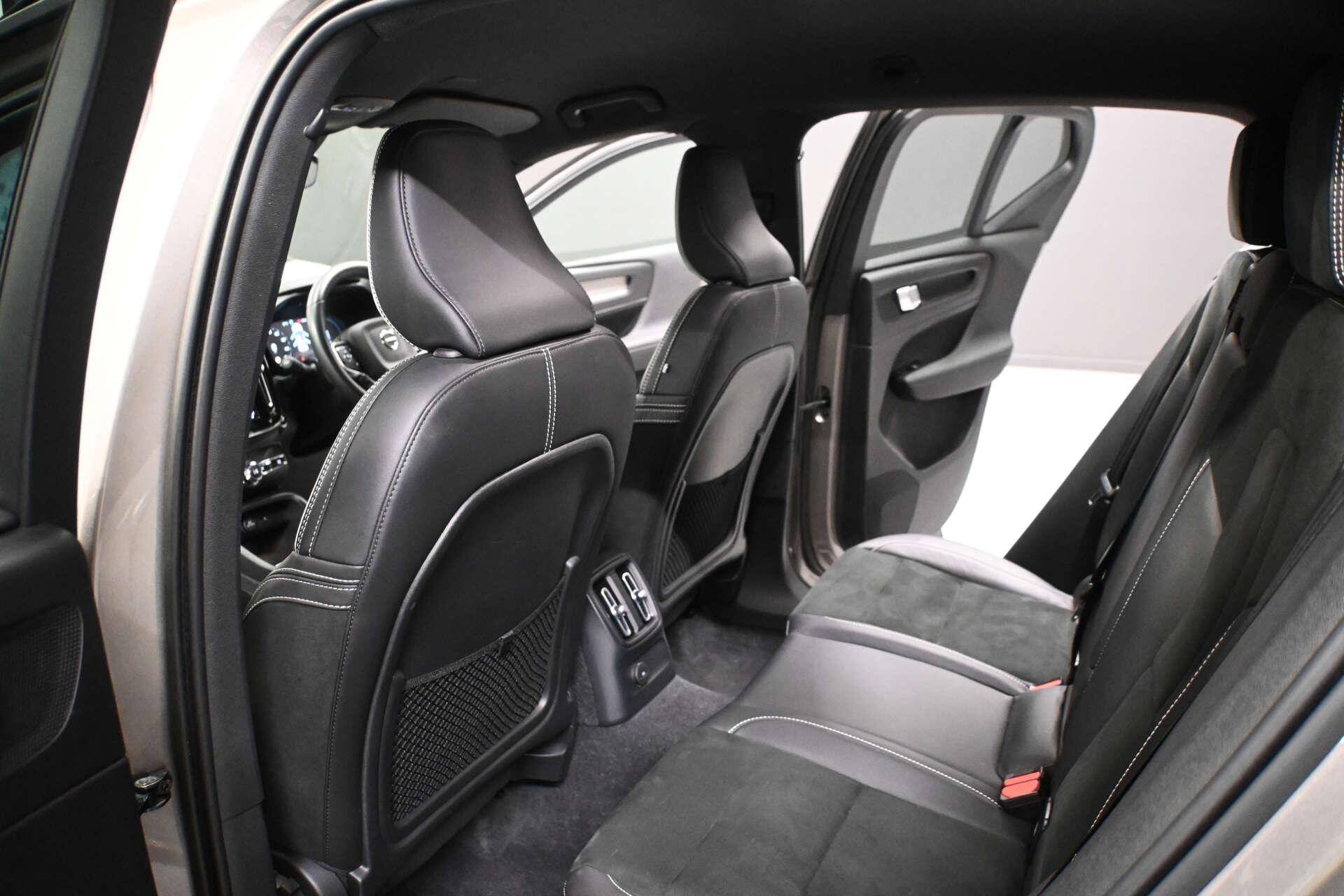 Volvo XC40 view 14