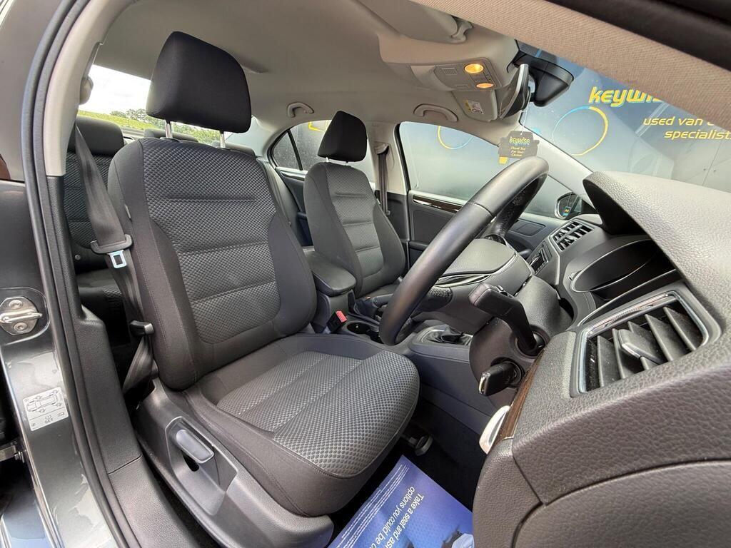 Volkswagen Jetta view 15