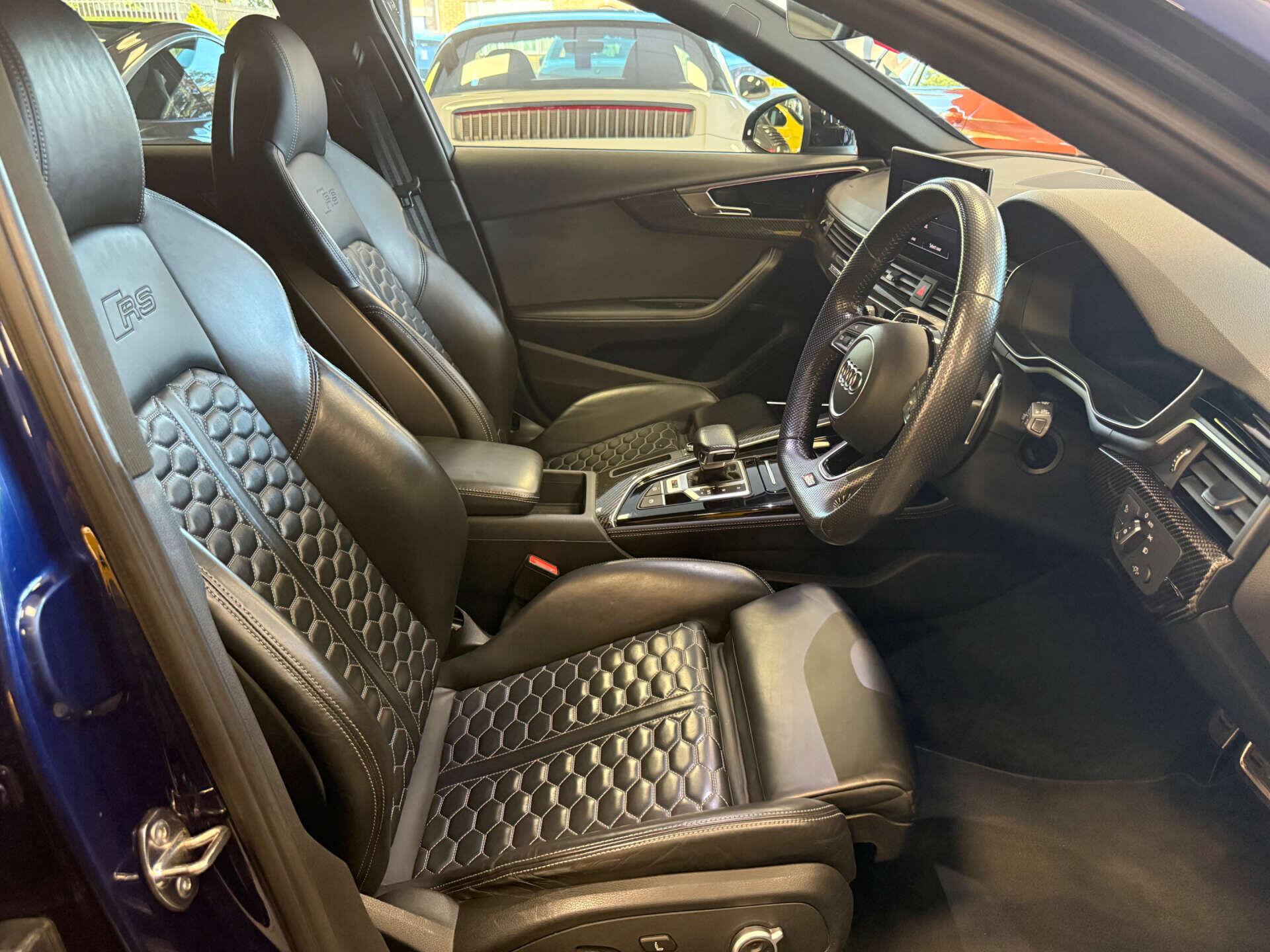 Audi RS4 view 11
